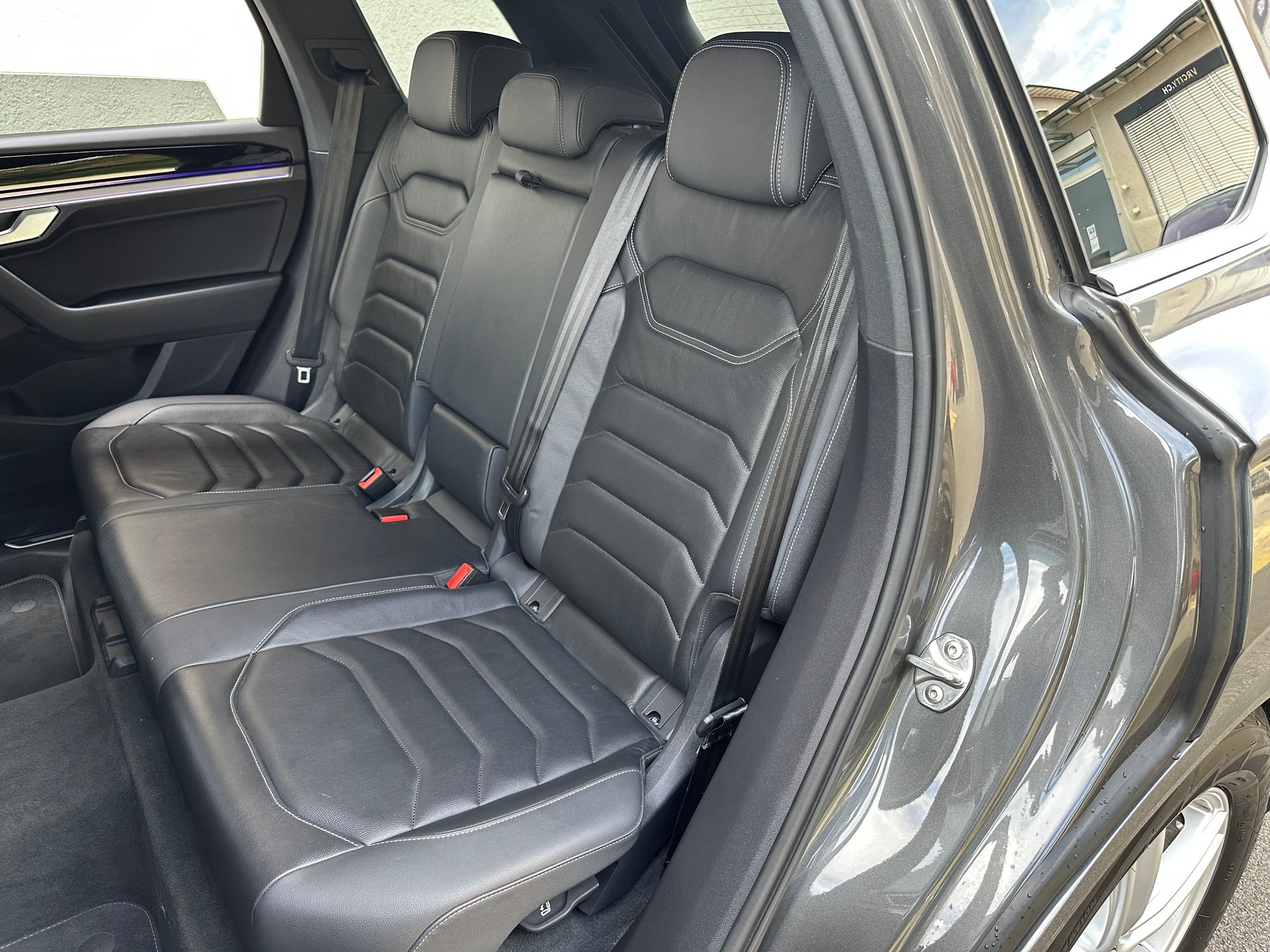 VW Touareg 3.0 TDI R Line Tiptronic-image-14