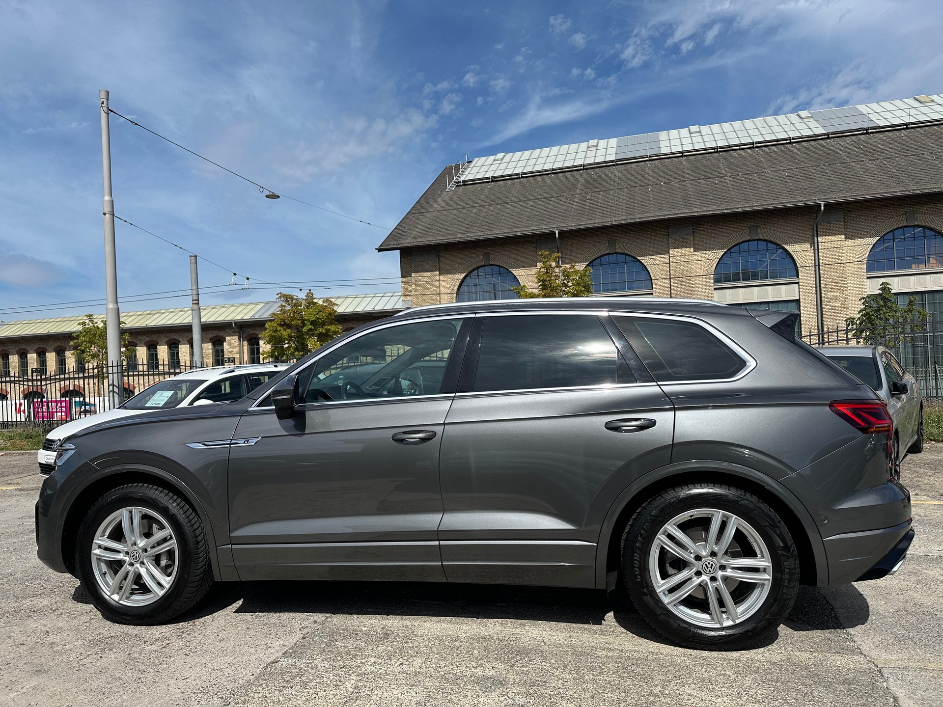 VW Touareg 3.0 TDI R Line Tiptronic-showroom-element-3