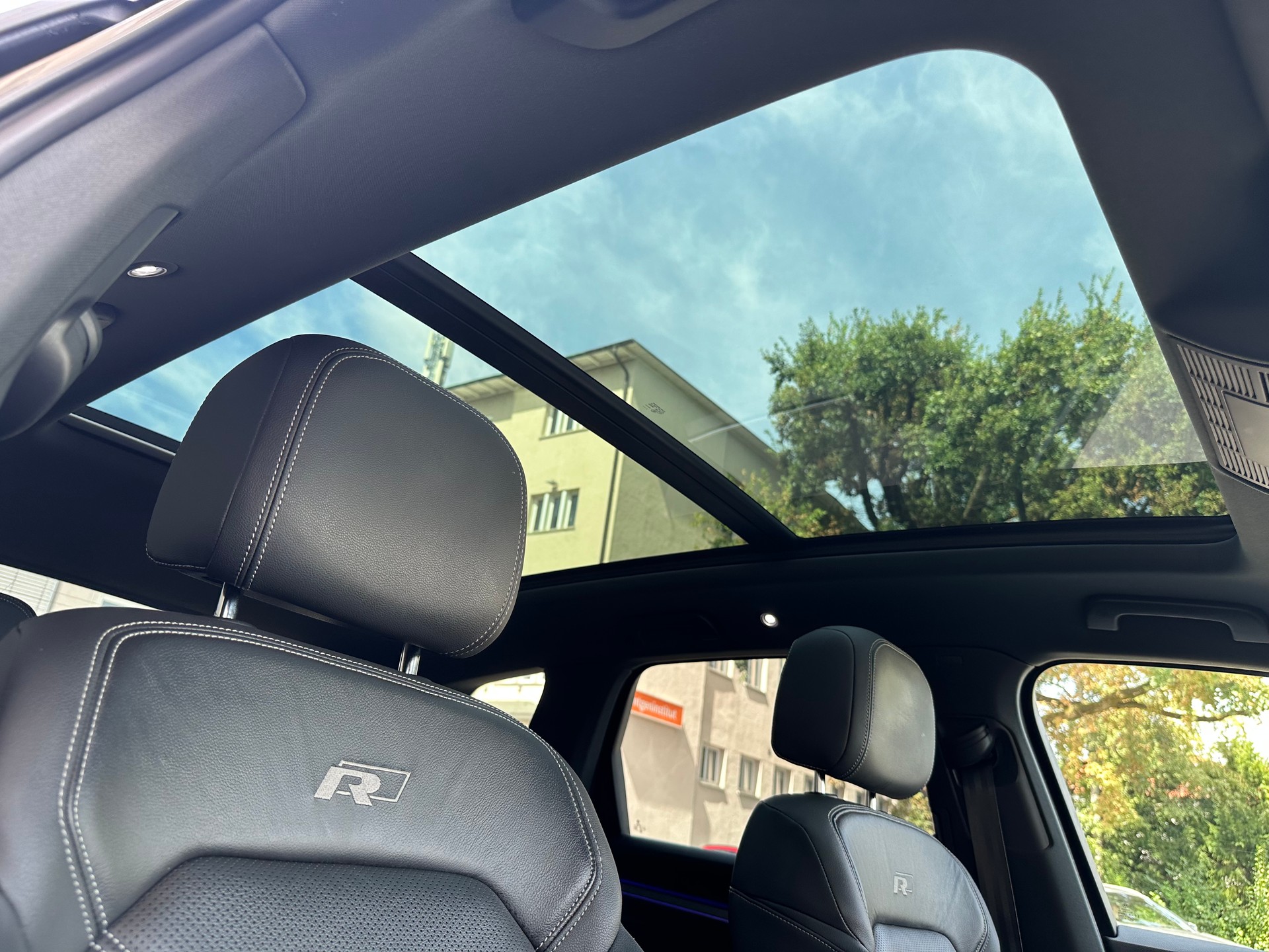 VW Touareg 3.0 TDI R Line Tiptronic-image-27