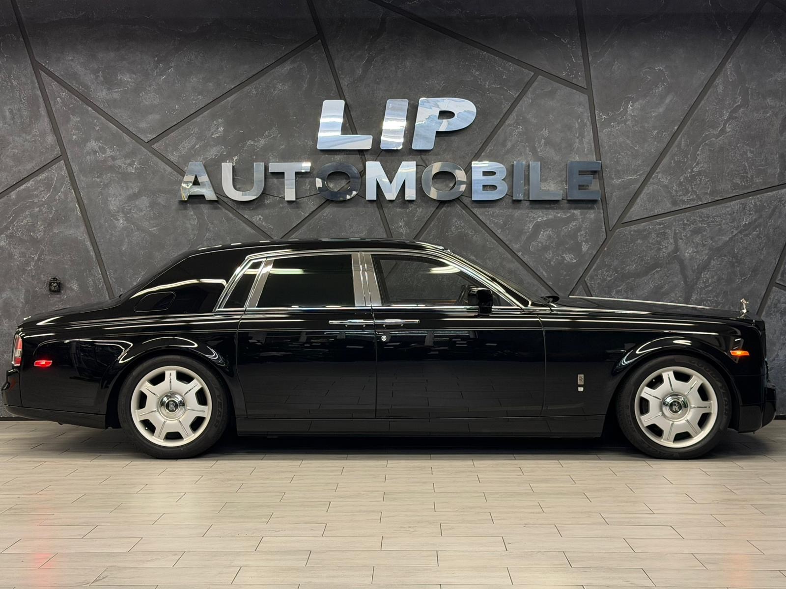ROLLS-ROYCE Phantom 6.7 V12-showroom-element-3