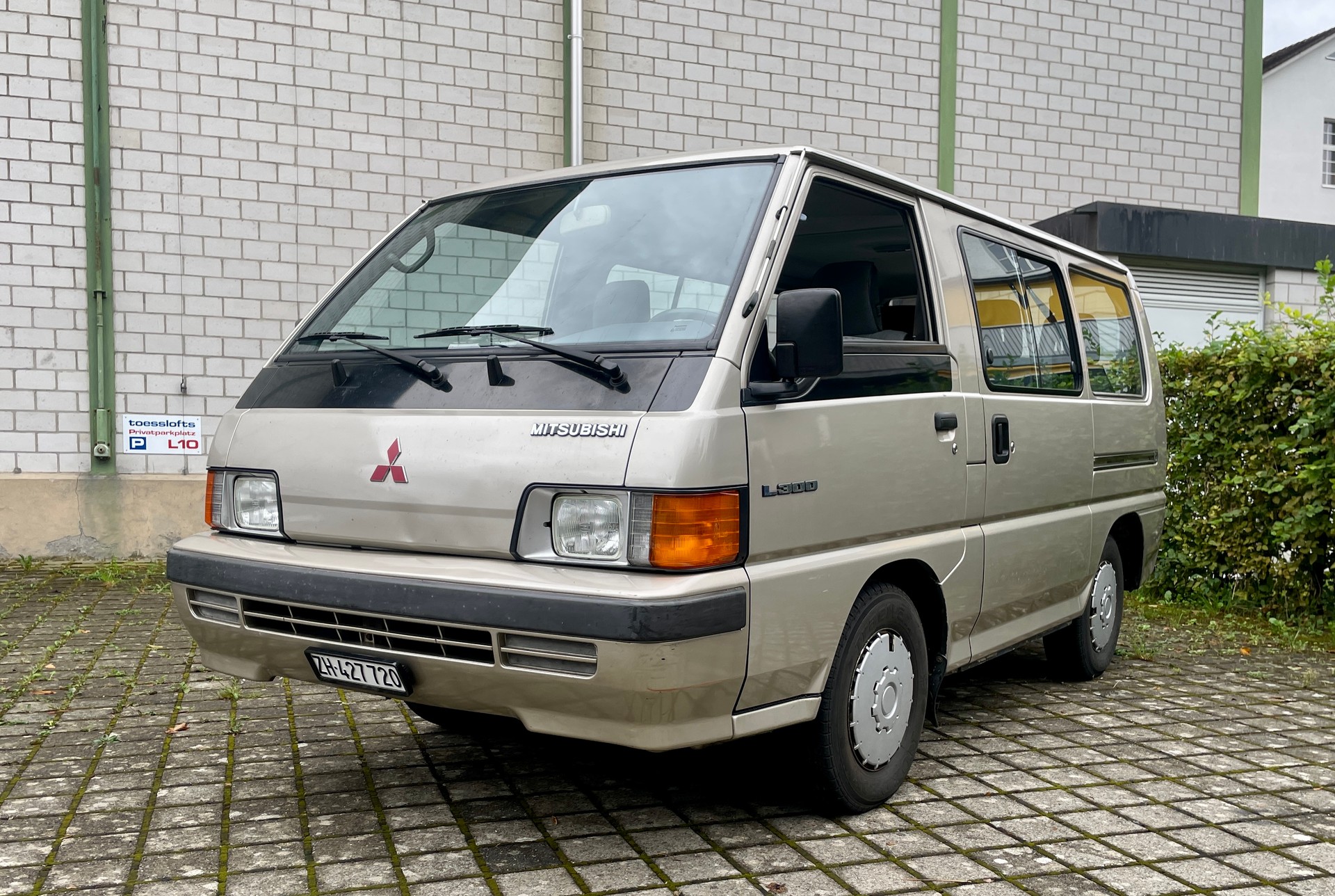 MITSUBISHI Veteranen Fahrzeug / Oldtimer / 9 Plätzer