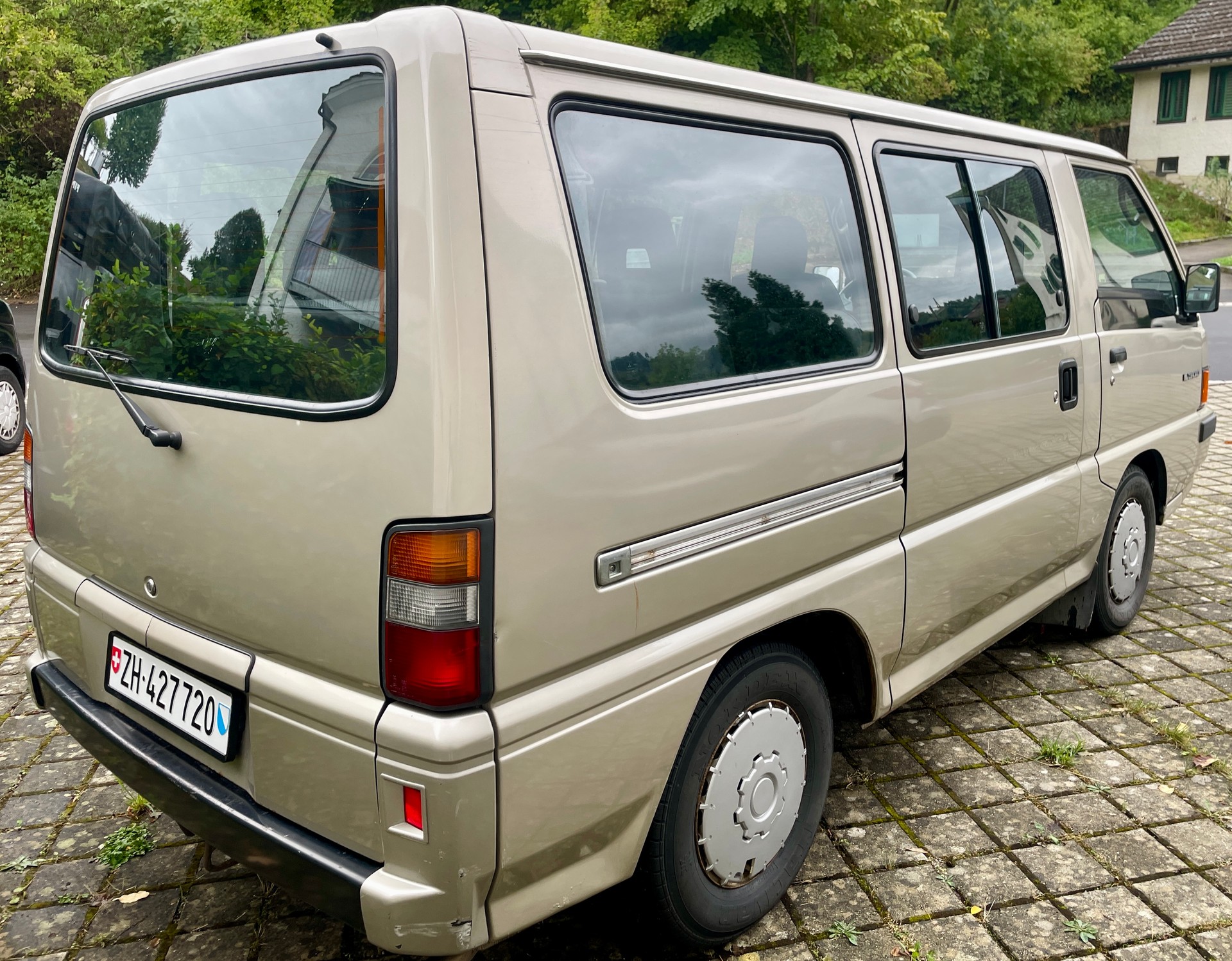 MITSUBISHI Veteranen Fahrzeug / Oldtimer / 9 Plätzer-image-9