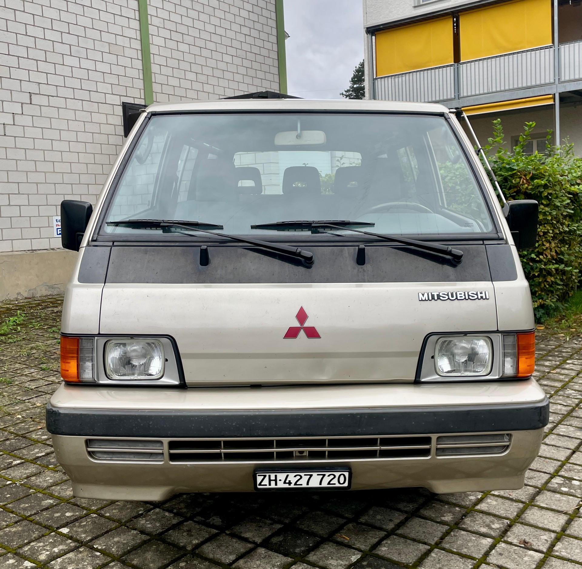 MITSUBISHI Veteranen Fahrzeug / Oldtimer / 9 Plätzer-image-8