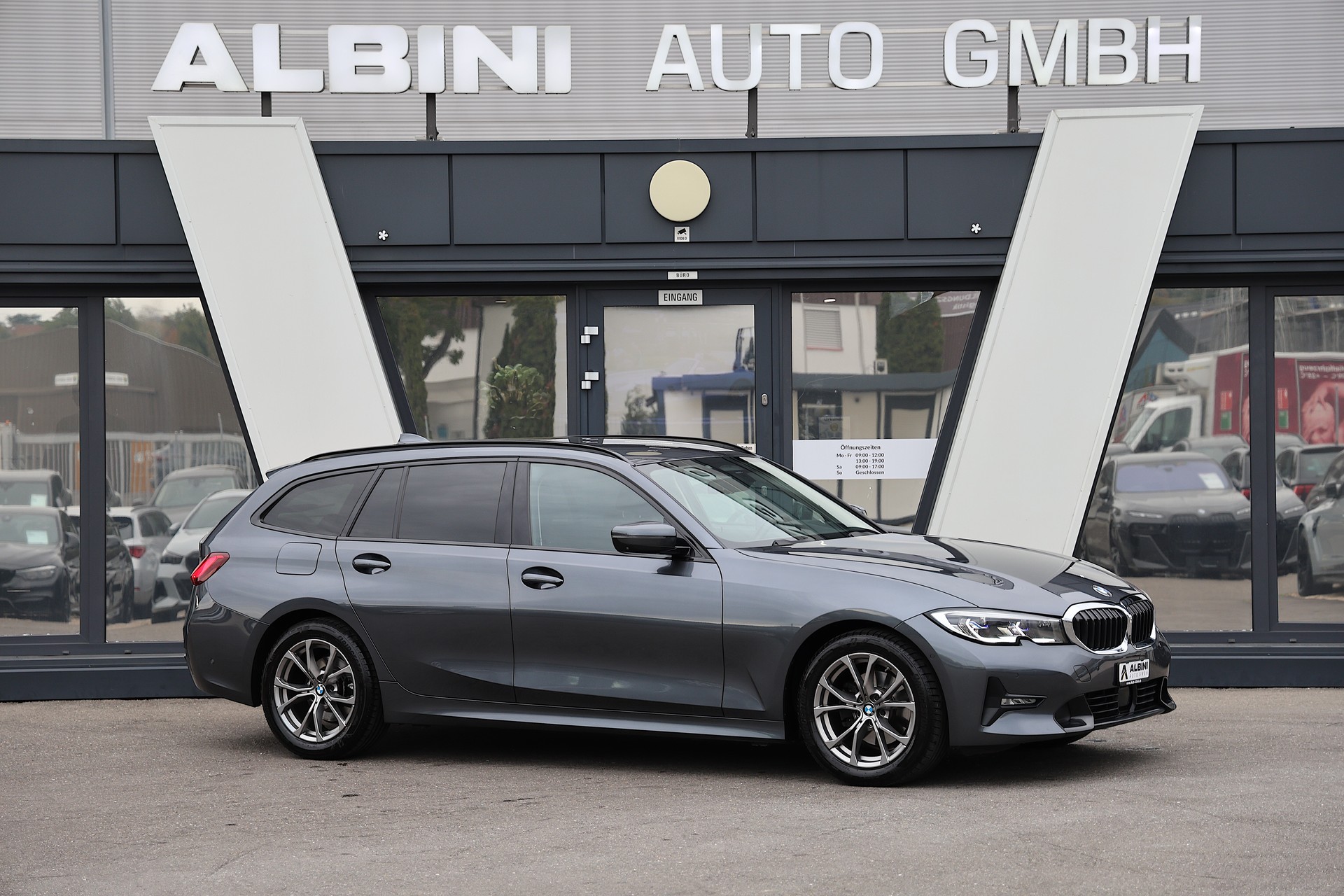 BMW 320d xDrive SAG Touring-showroom-element-1