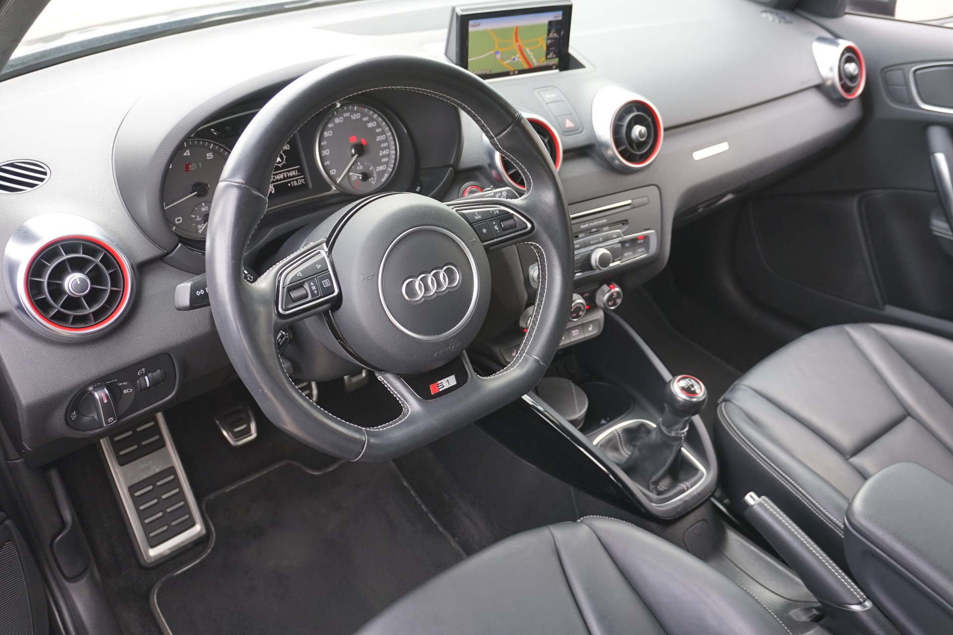 AUDI S1 2.0 TFSI Sport quattro 6-Gang 230PS-image-13