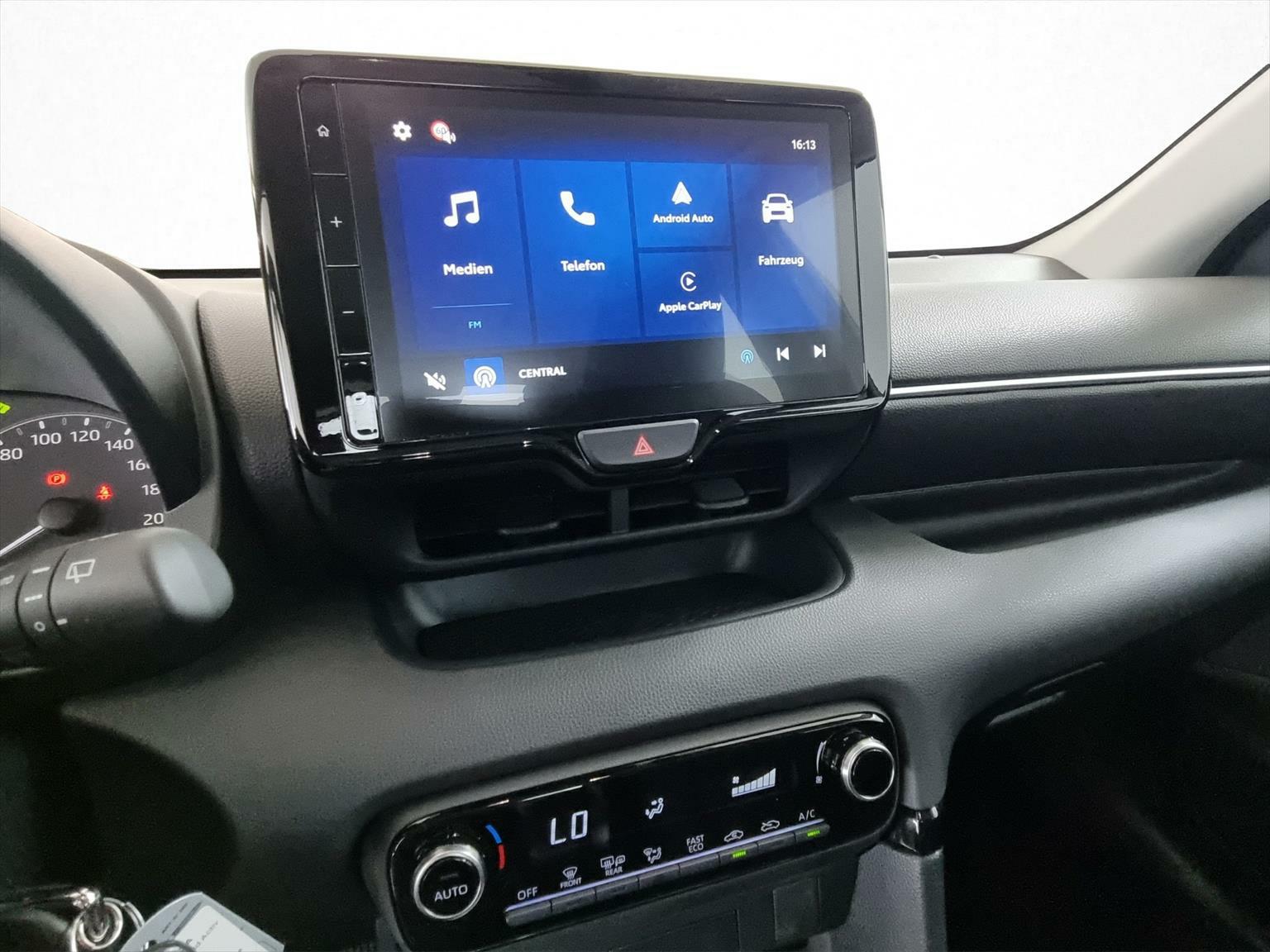 TOYOTA Yaris 1.5 Hybrid Active-image-13