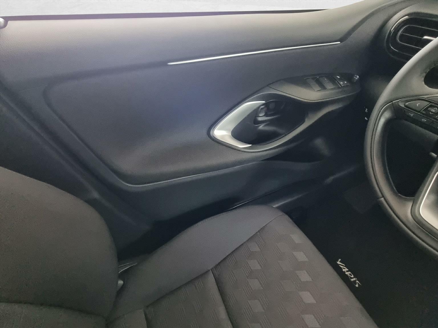 TOYOTA Yaris 1.5 Hybrid Active-image-11