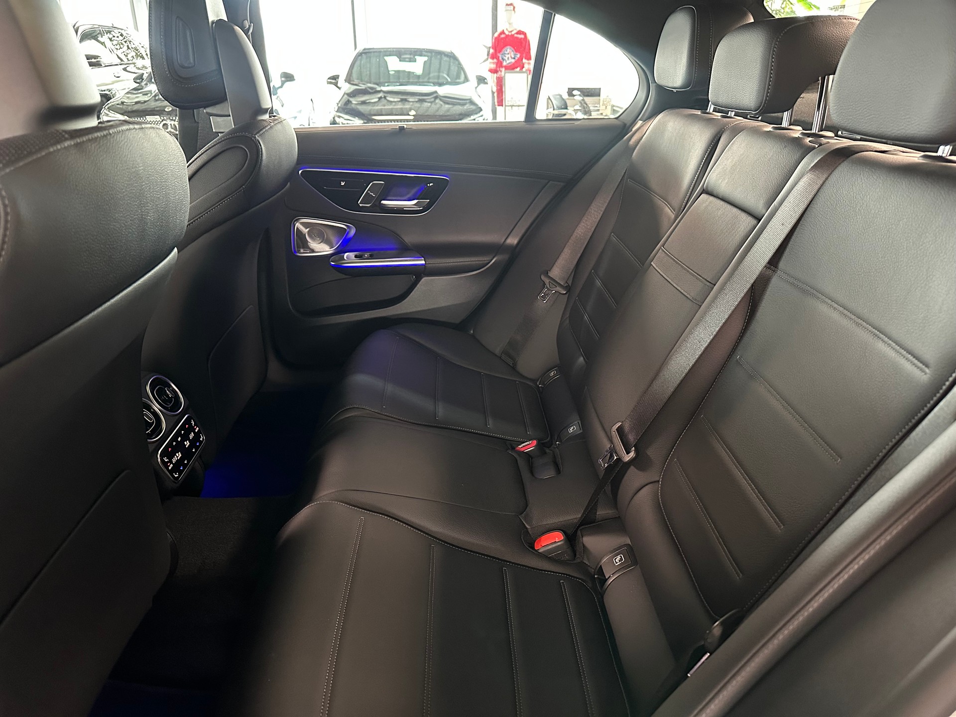 MERCEDES-BENZ C 300 4Matic AMG Line-image-11