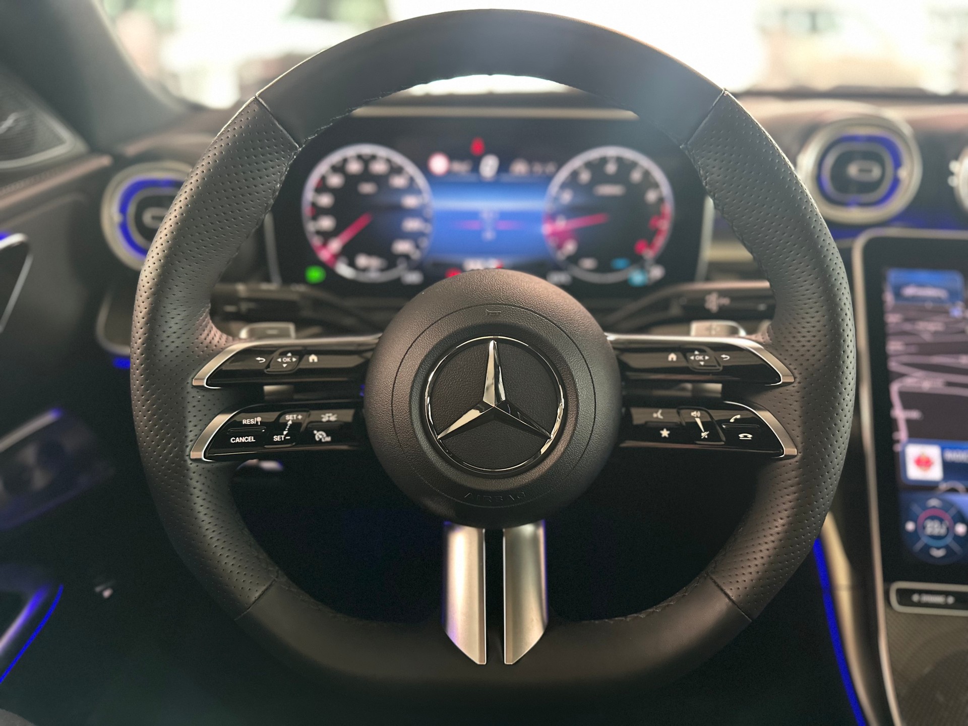 MERCEDES-BENZ C 300 4Matic AMG Line-image-8