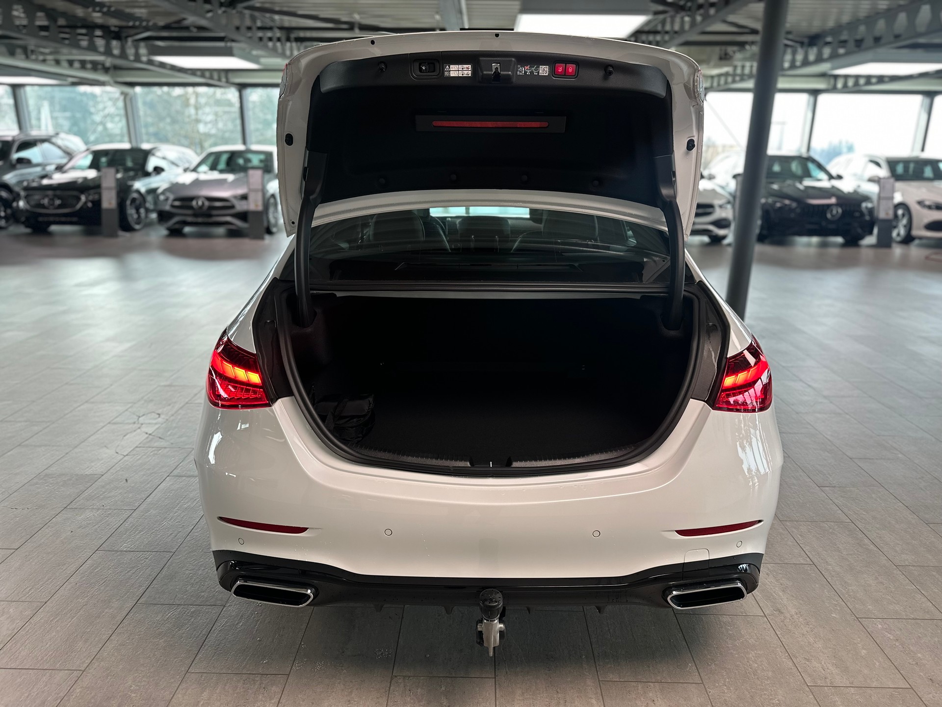 MERCEDES-BENZ C 300 4Matic AMG Line-image-5