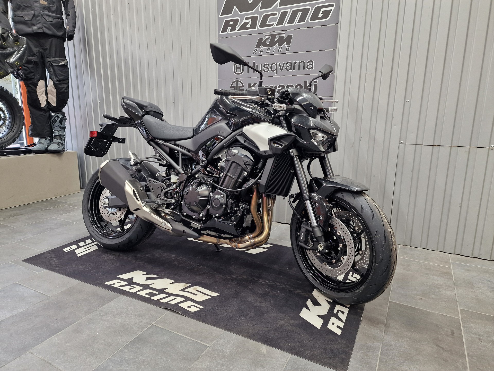 KAWASAKI Z 900-image-1