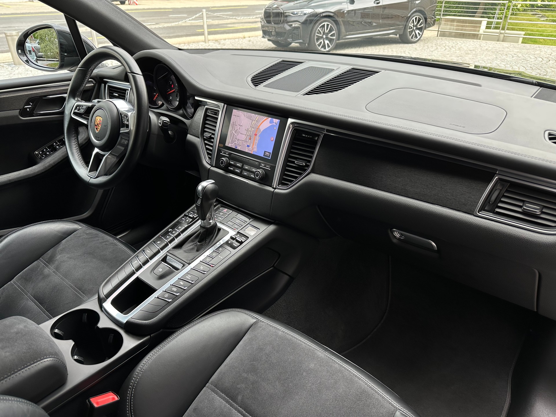 PORSCHE Macan GTS-image-6