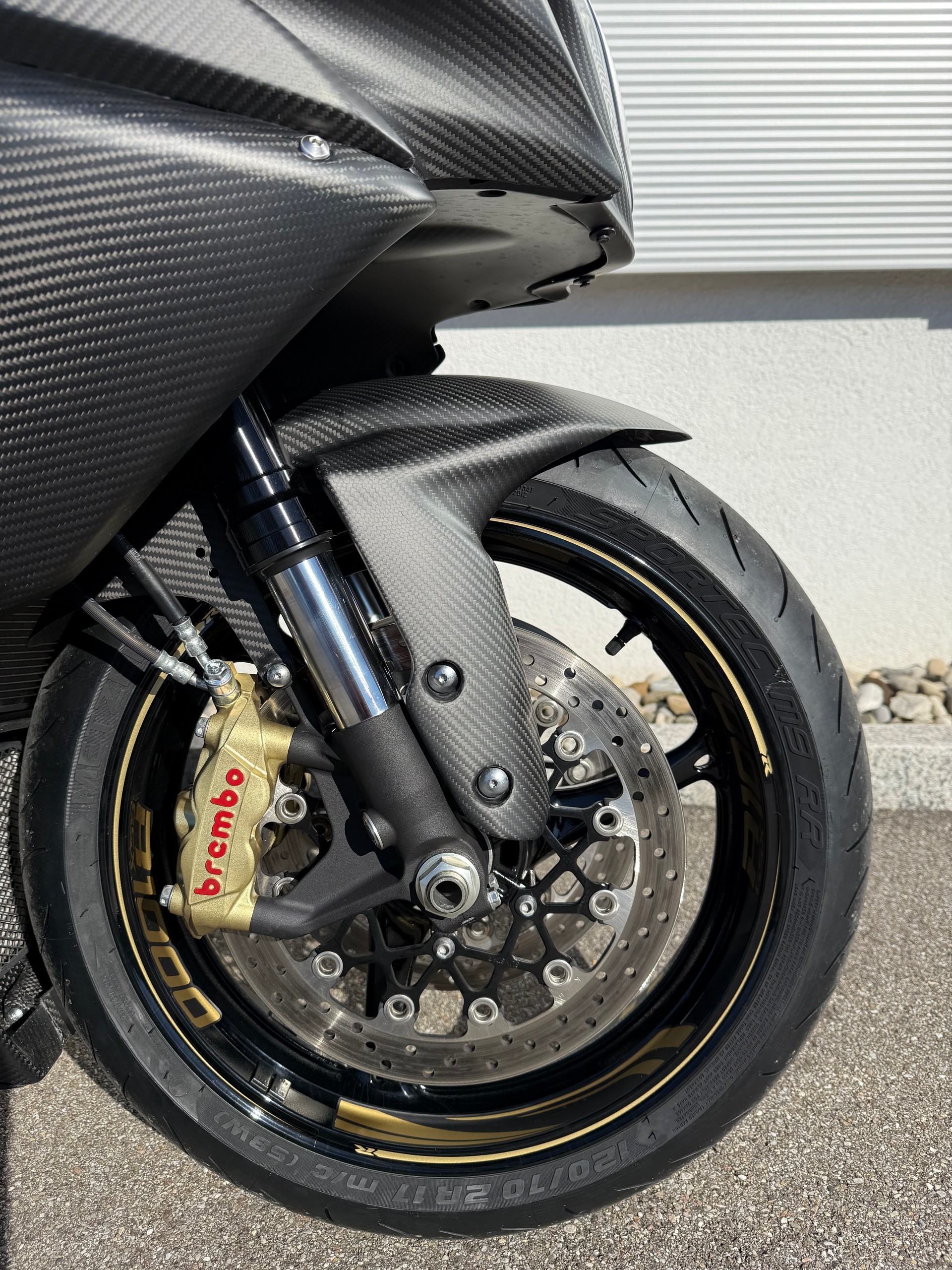 SUZUKI GSX-R 1000 Carbon-image-5