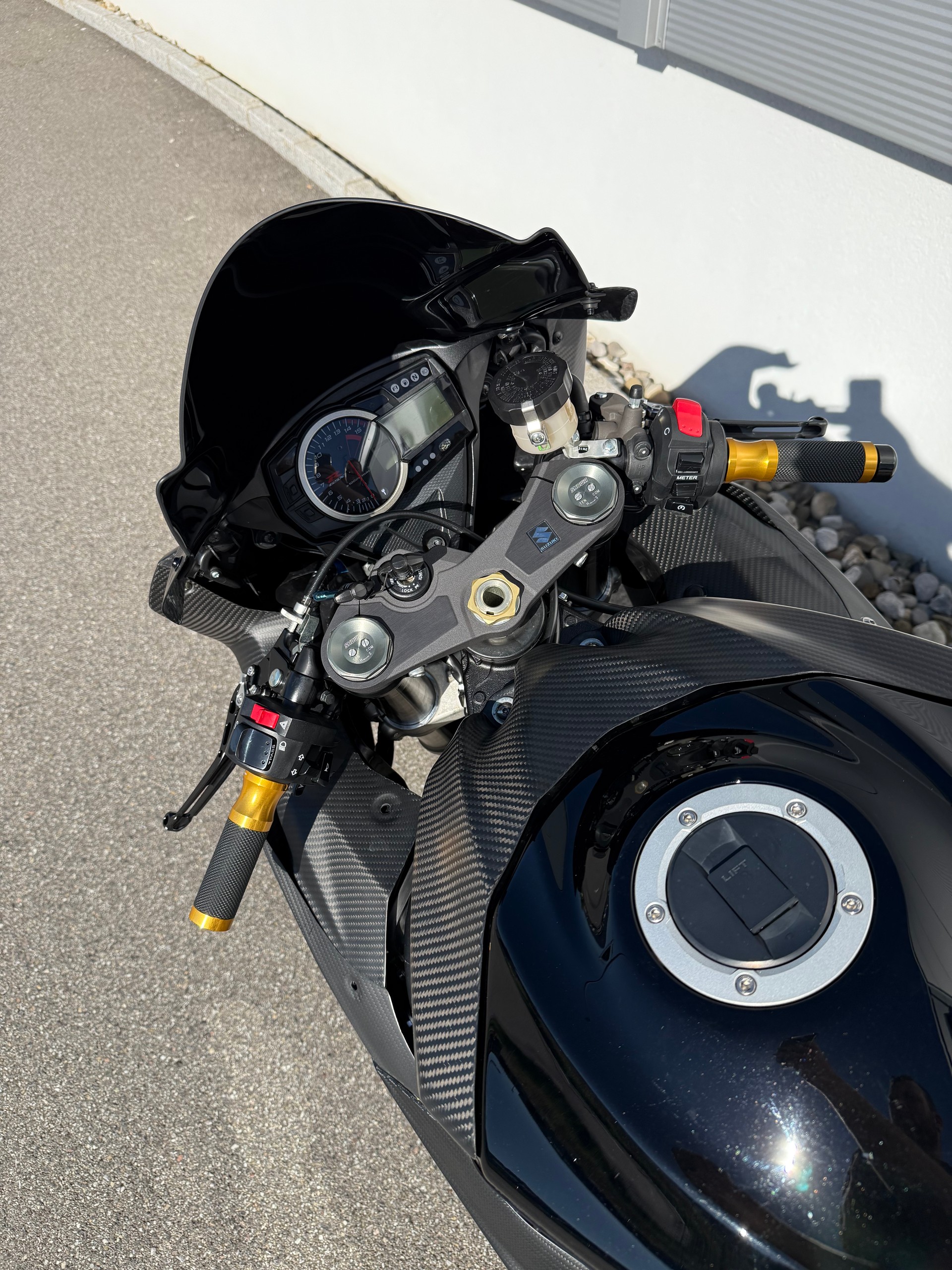 SUZUKI GSX-R 1000 Carbon-image-12