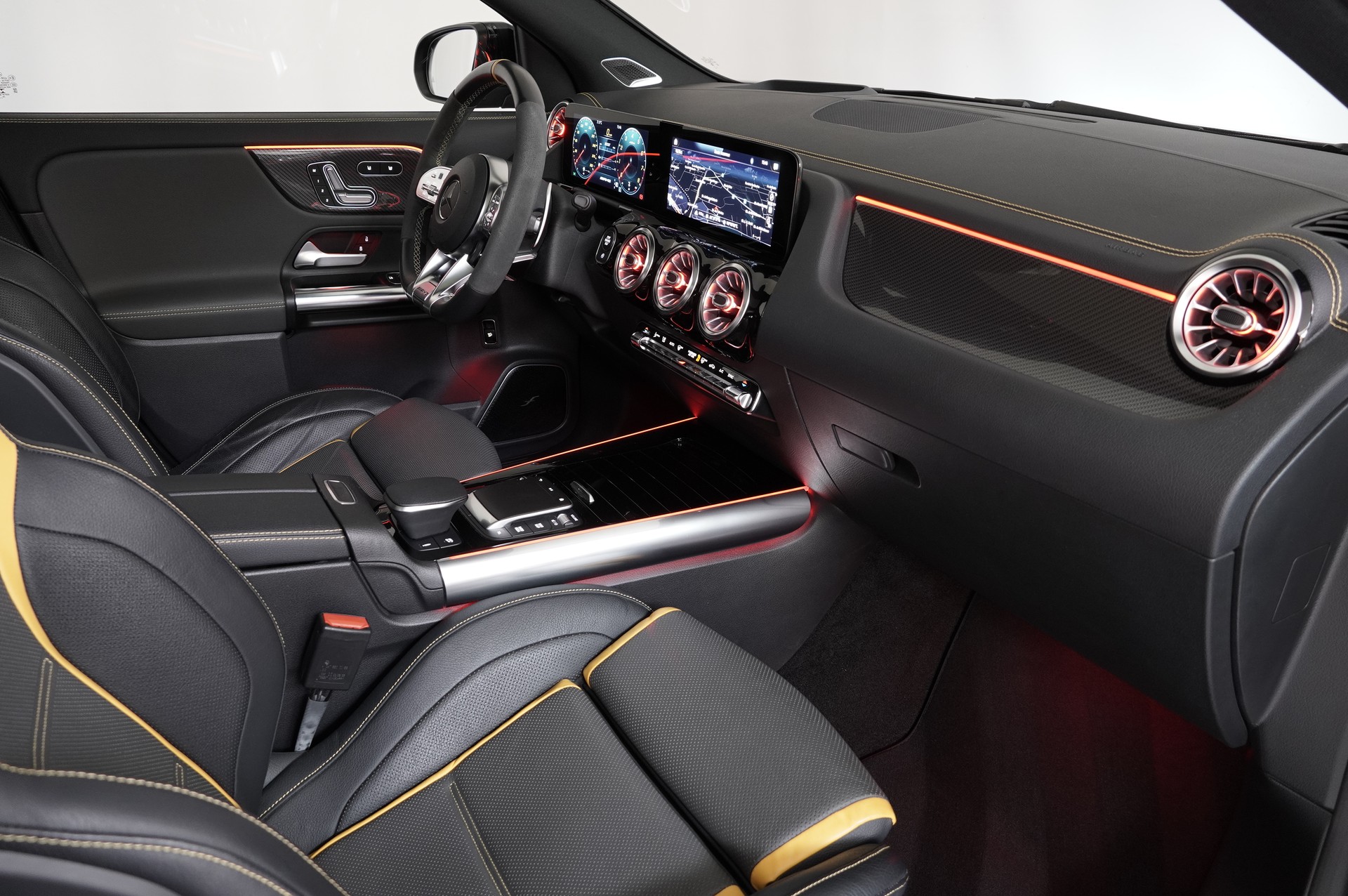 MERCEDES-BENZ GLA 45 S AMG 4Matic+ 8G-Speedshift DCT-image-10