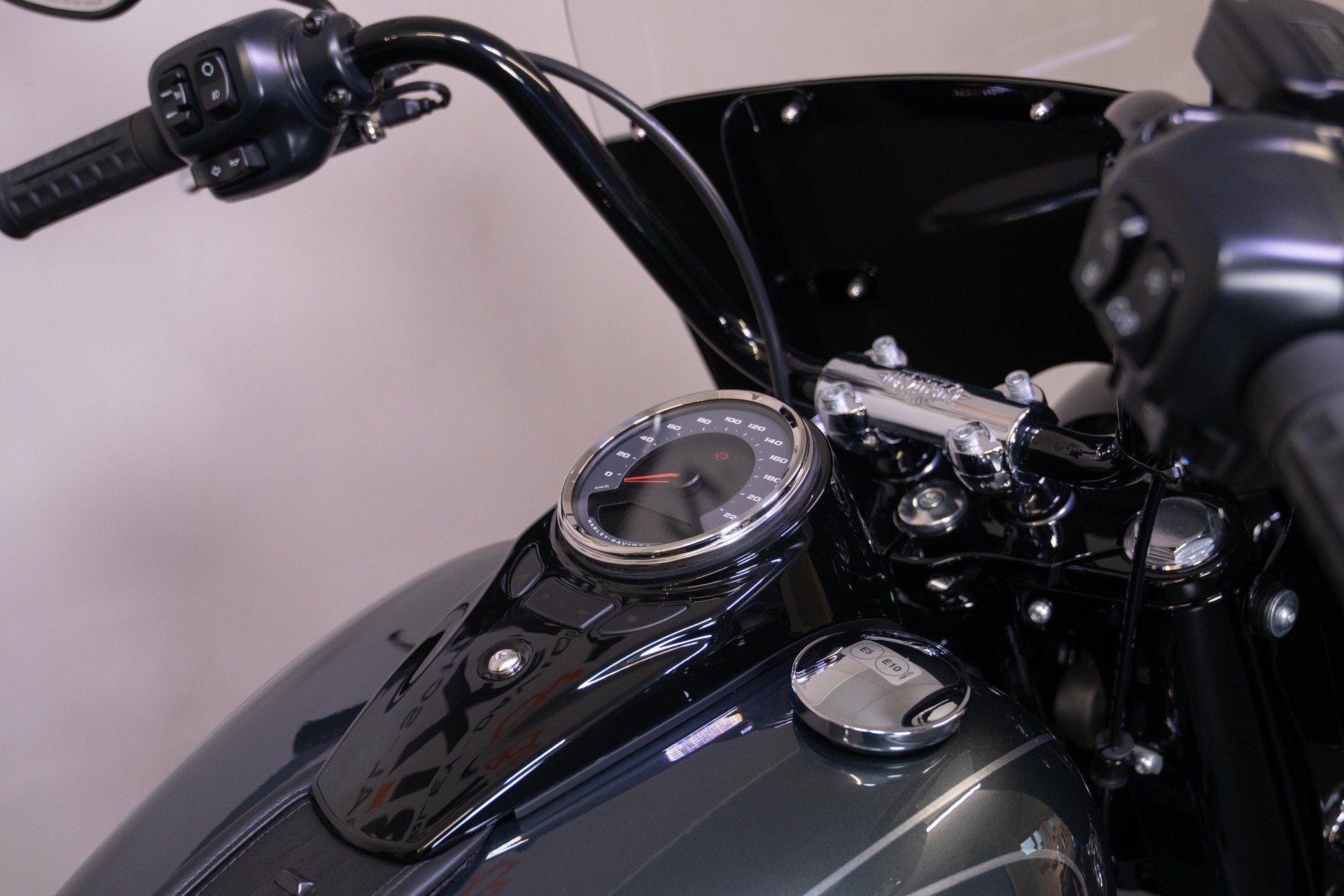 HARLEY-DAVIDSON FLHCS Heritage Classic 117-image-9