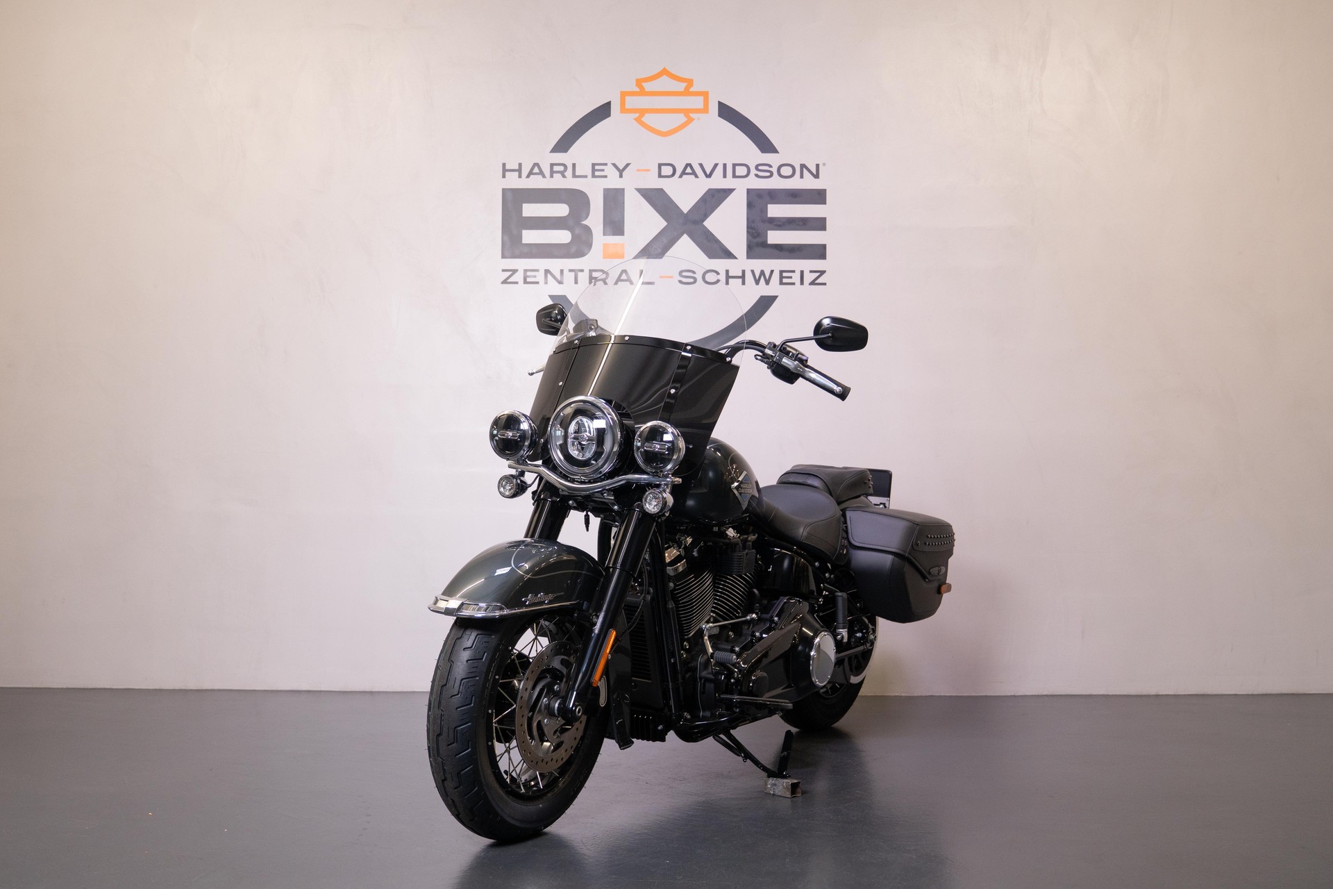 HARLEY-DAVIDSON FLHCS Heritage Classic 117-image-2