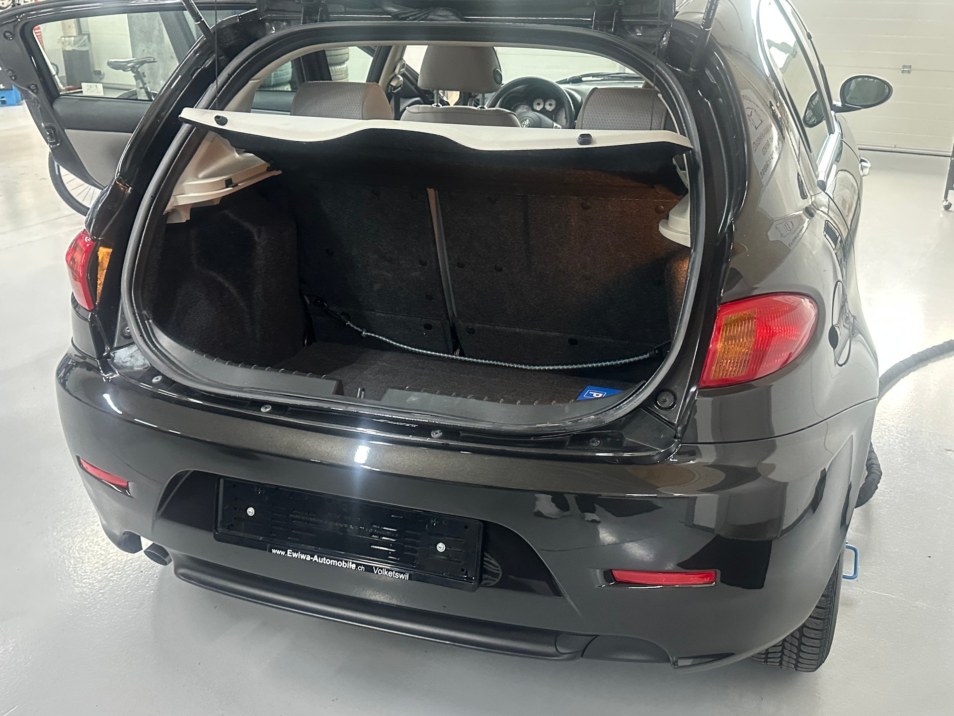 ALFA ROMEO 147 1.6 TS 16V Distinctive-image-9
