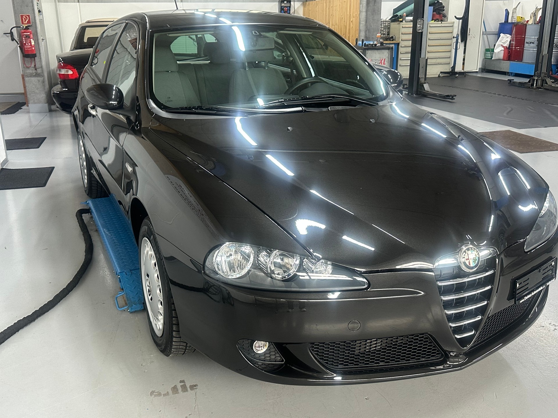 ALFA ROMEO 147 1.6 TS 16V Distinctive-image-1