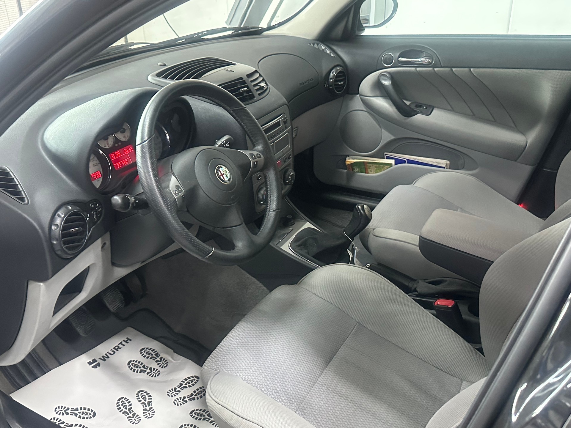 ALFA ROMEO 147 1.6 TS 16V Distinctive-image-6