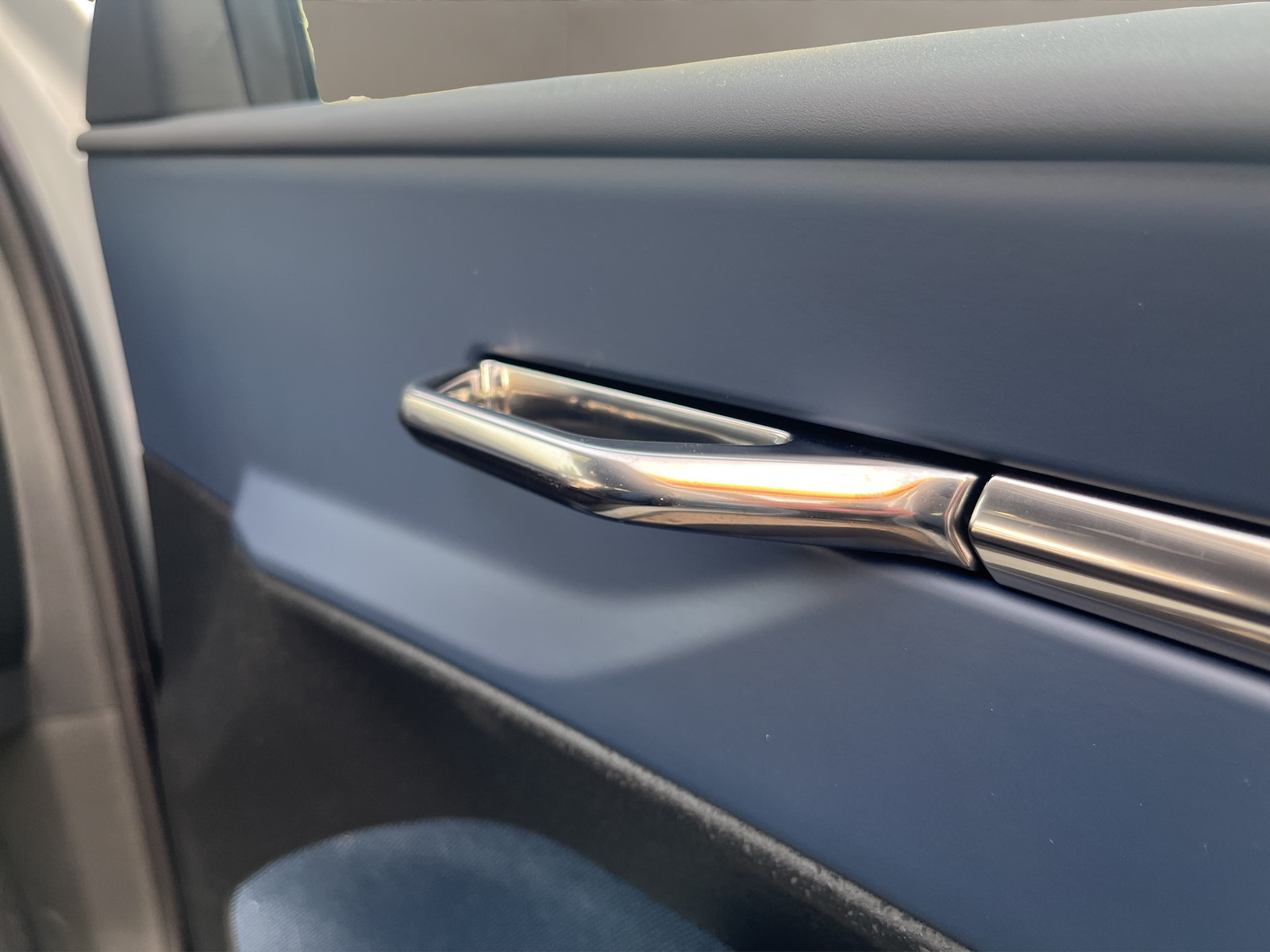 VOLVO EX 30 E60 Plus-image-13