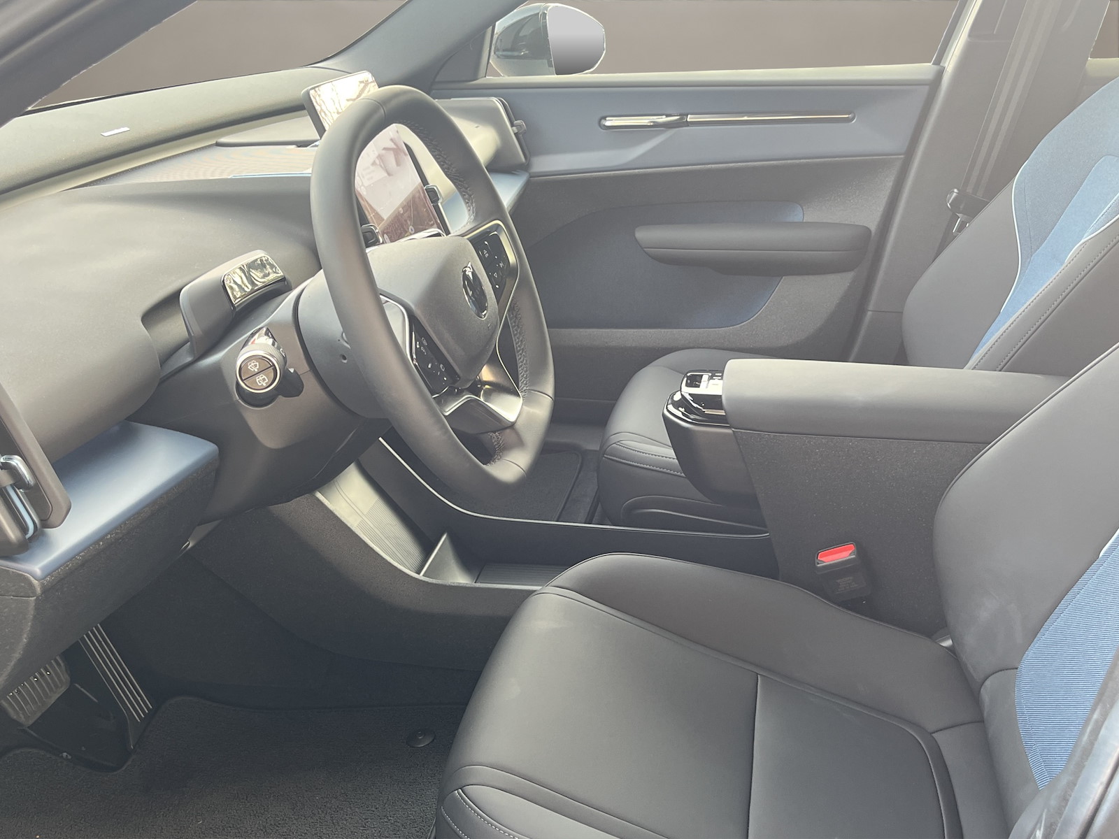 VOLVO EX 30 E60 Plus-image-8