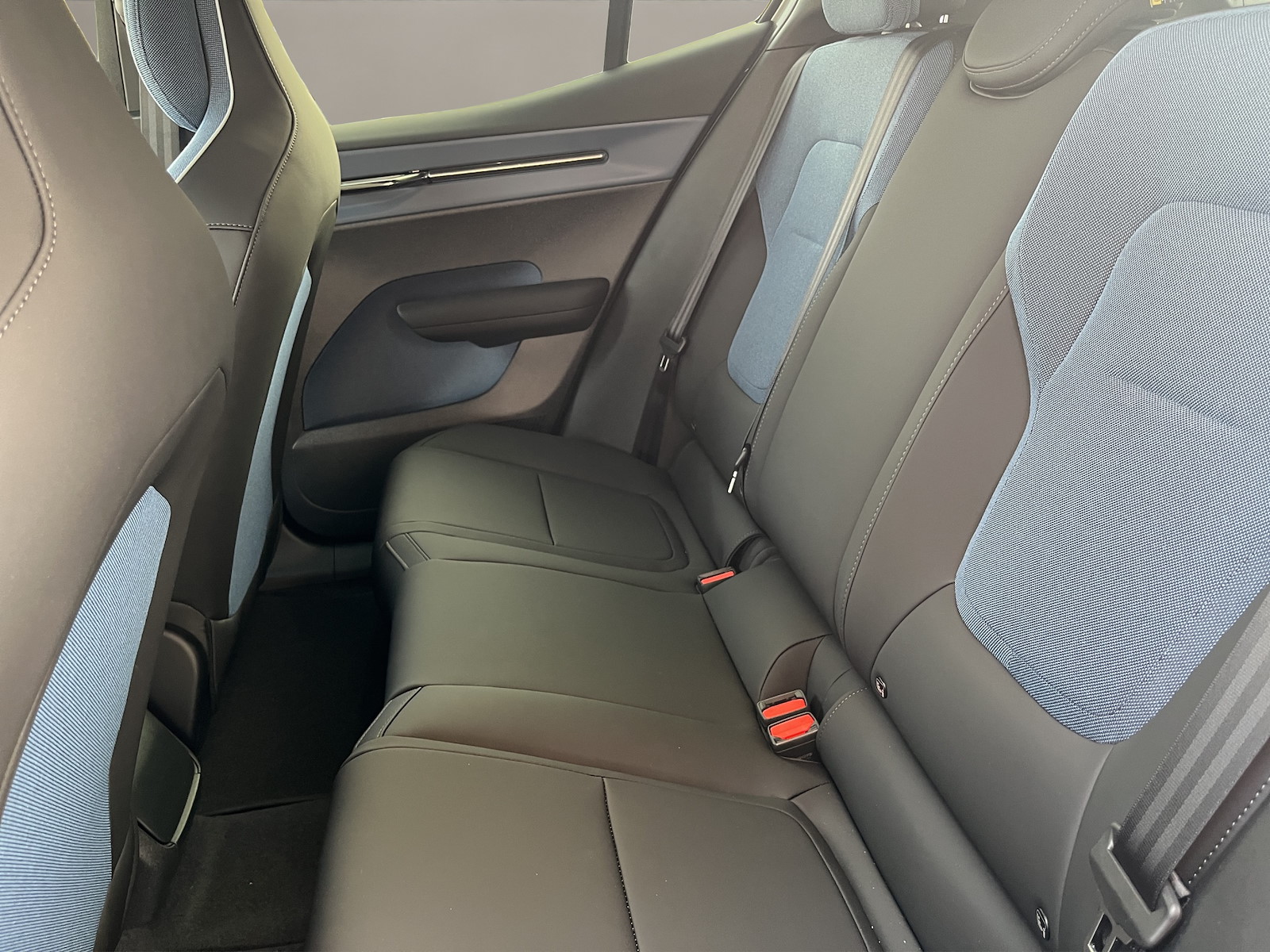 VOLVO EX 30 E60 Plus-image-9