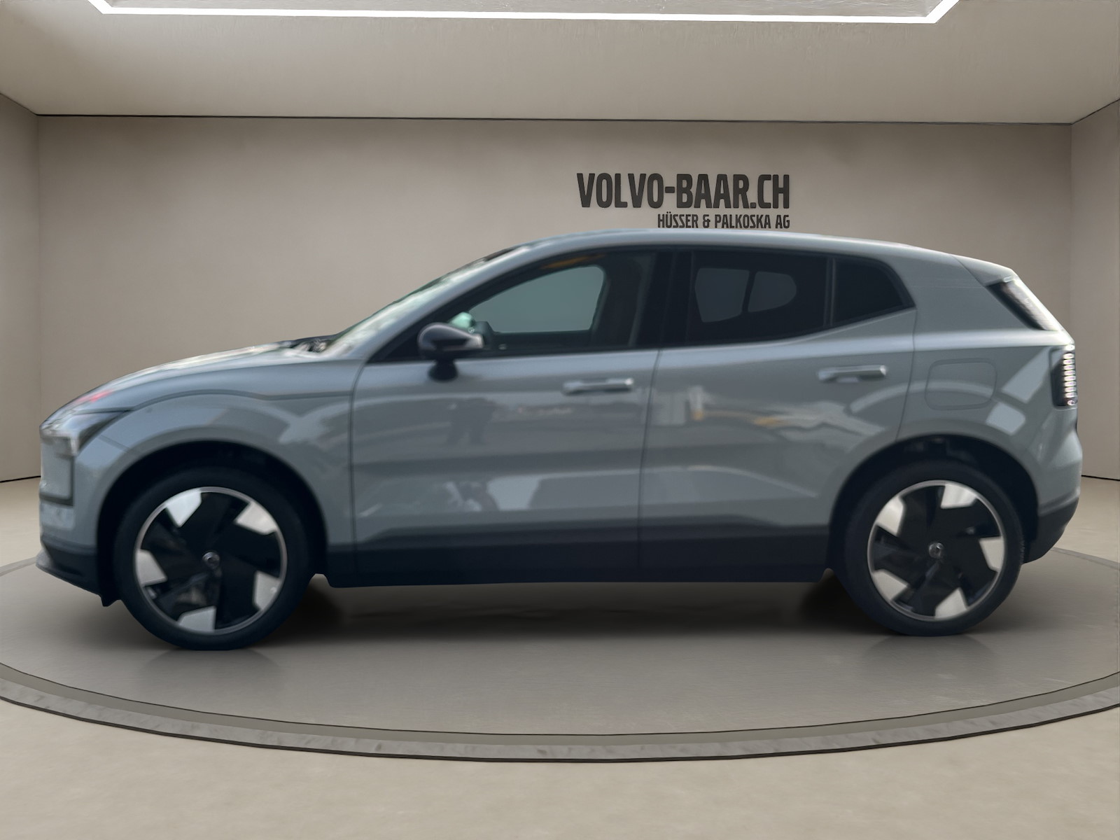 VOLVO EX 30 E60 Plus-showroom-element-1