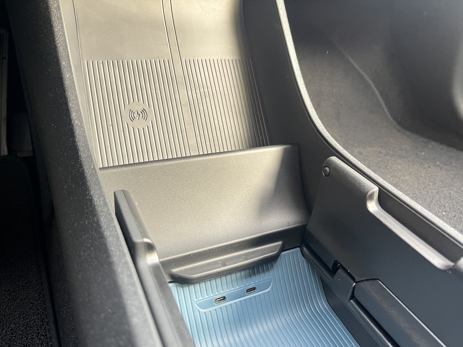 VOLVO EX 30 E60 Plus-image-15