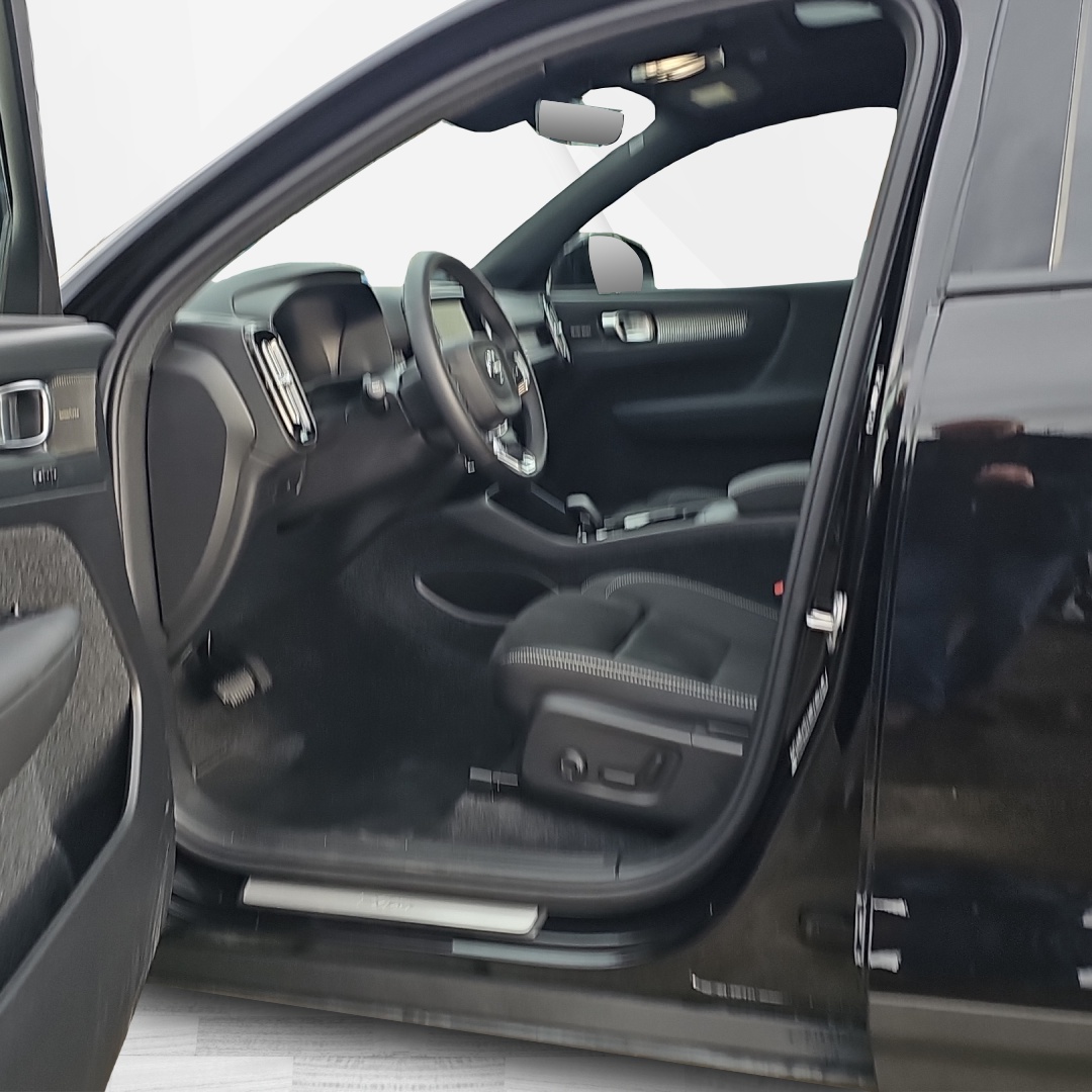 VOLVO EX40 82kWh Twin Motor Performance AWD Xcentric Black Edition-image-8