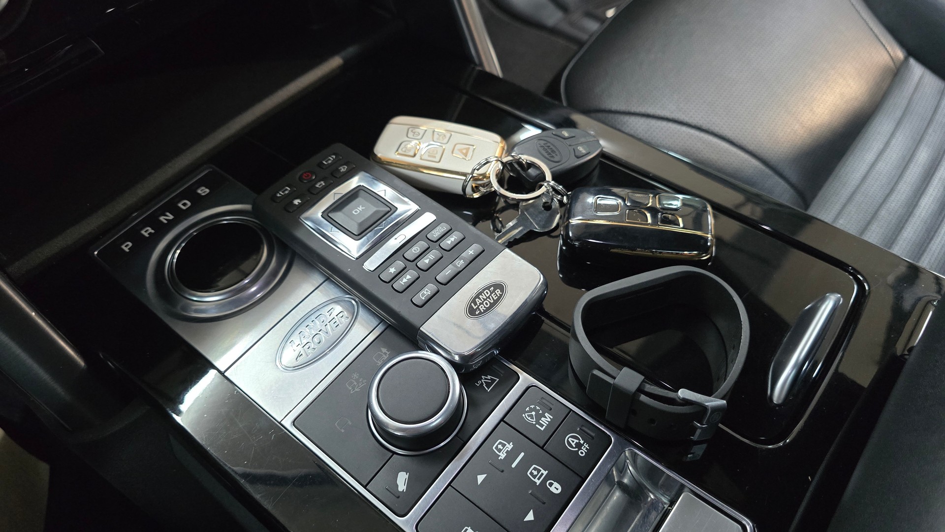 LAND ROVER Discovery 3.0 TD6 HSE Luxury Automatic-image-22