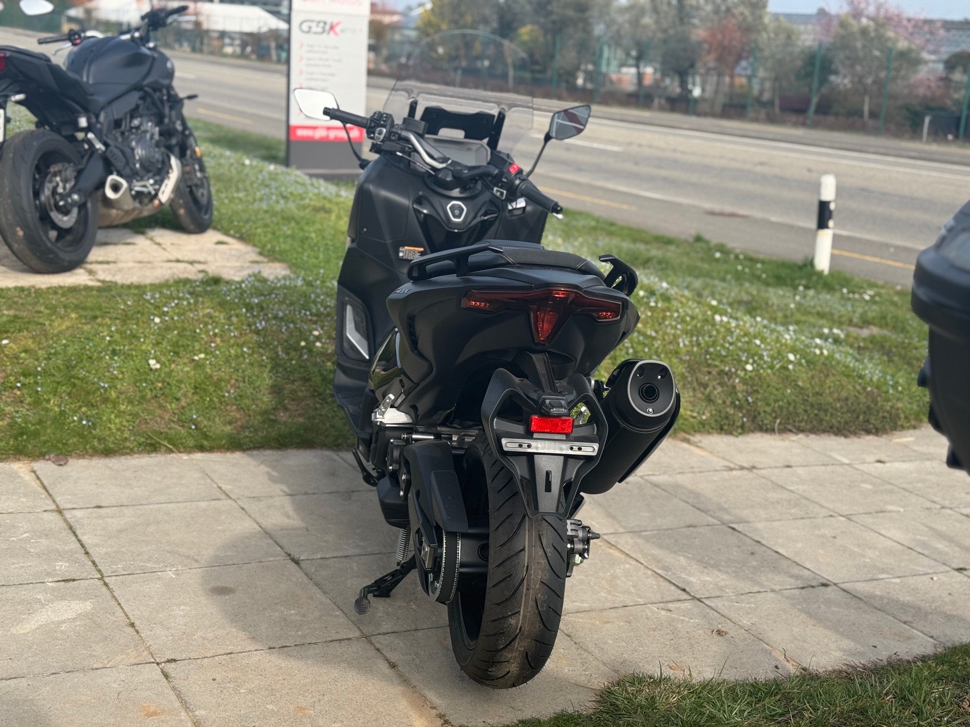 YAMAHA T-MAX Tech-Max XP 560-image-2