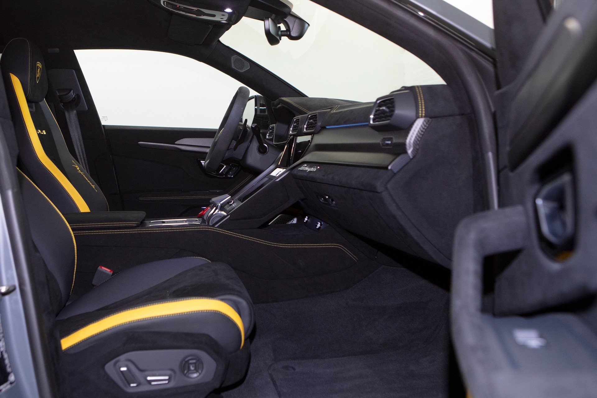 LAMBORGHINI Urus Performante E-Gear-image-5
