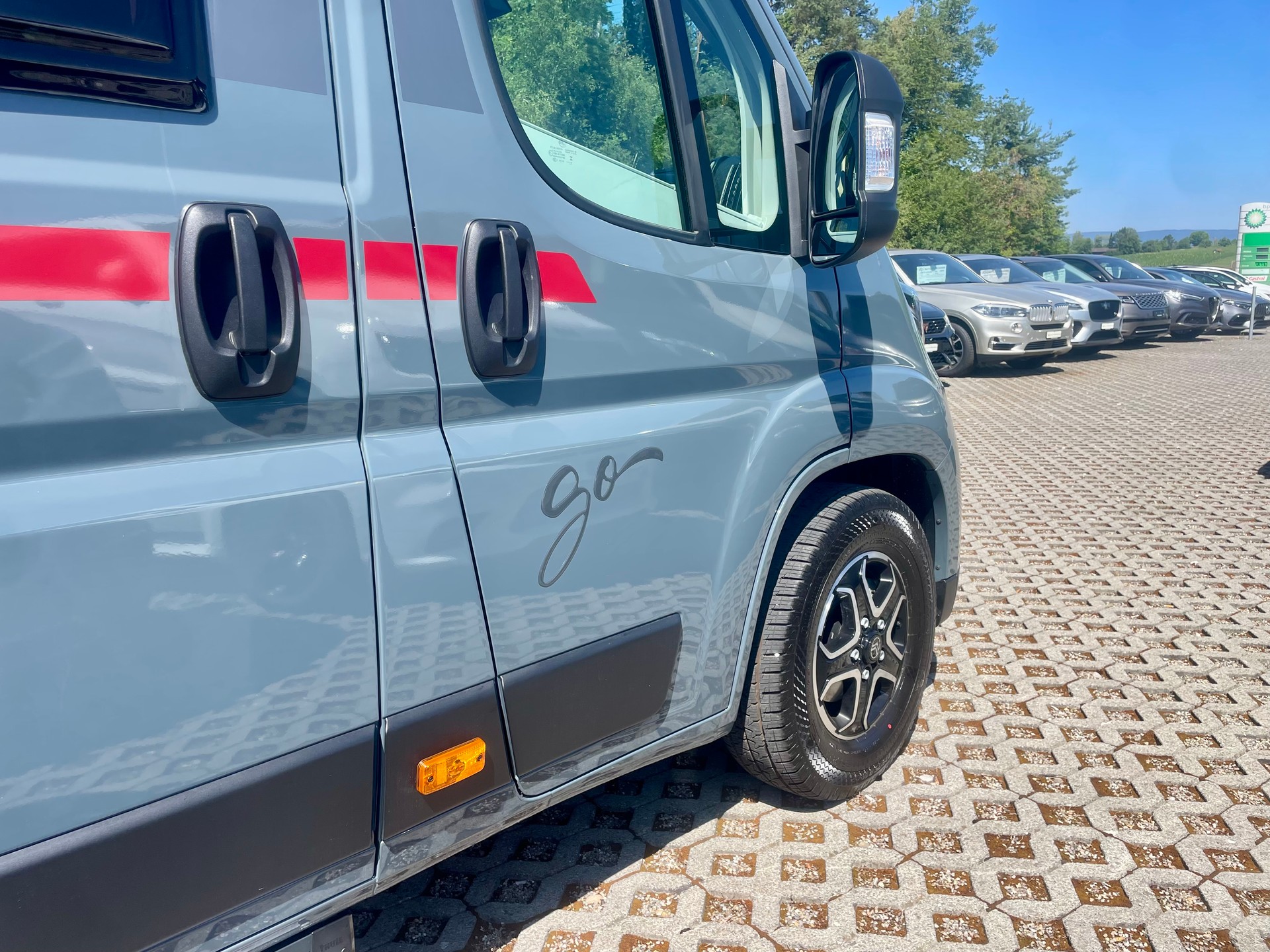 ROLLER TEAM Livingstone GO Duo "Solar" 2,2 HDi Modell 2026 8-Gang-Automat mit Abstandsregeltempomat auf Citroen Jumper/ Fiat Ducato Basis-image-2