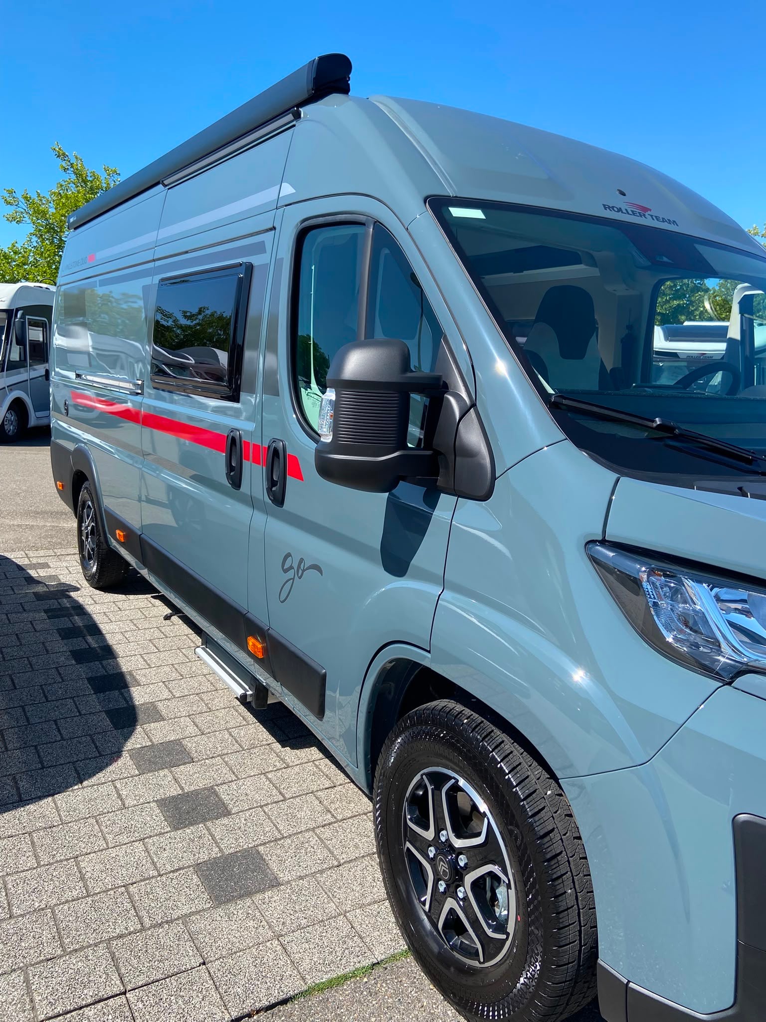 ROLLER TEAM Livingstone GO Duo "Solar" 2,2 HDi Modell 2026 8-Gang-Automat mit Abstandsregeltempomat auf Citroen Jumper/ Fiat Ducato Basis-image-3