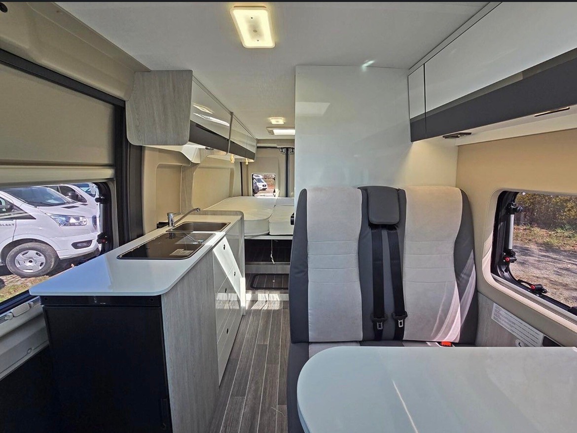 ROLLER TEAM Livingstone GO Duo "Solar" 2,2 HDi 8-Gang-Automat mit Abstandsregeltempomat auf Citroen Jumper/ Fiat Ducato Basis-image-4