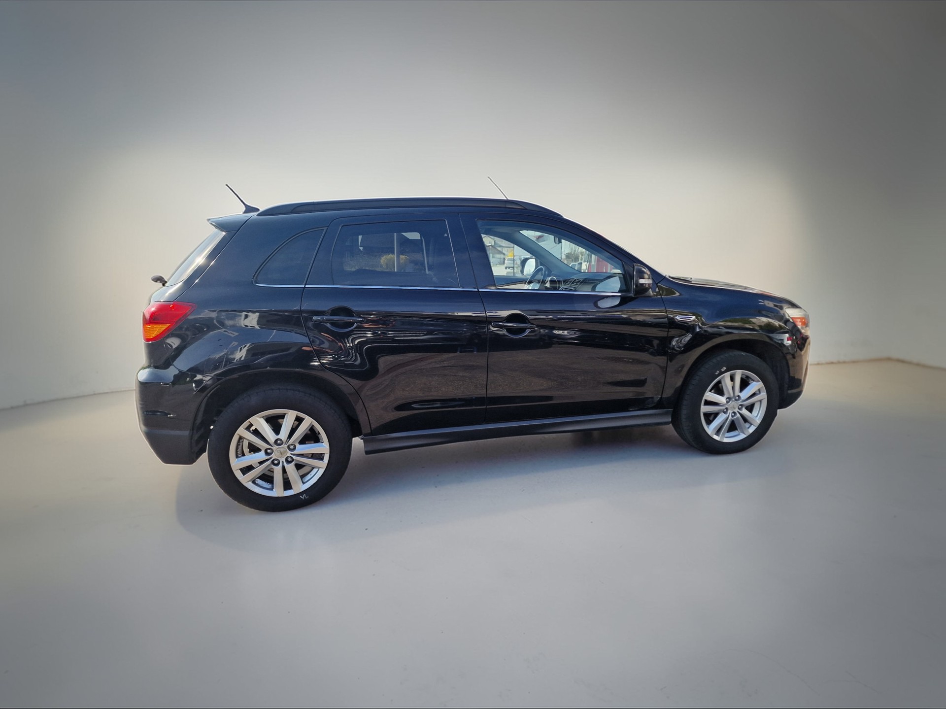 MITSUBISHI ASX 1.8 DID SuperJubilé 4WD 1.Hand 12Mt Gara MFK Neu-showroom-element-1