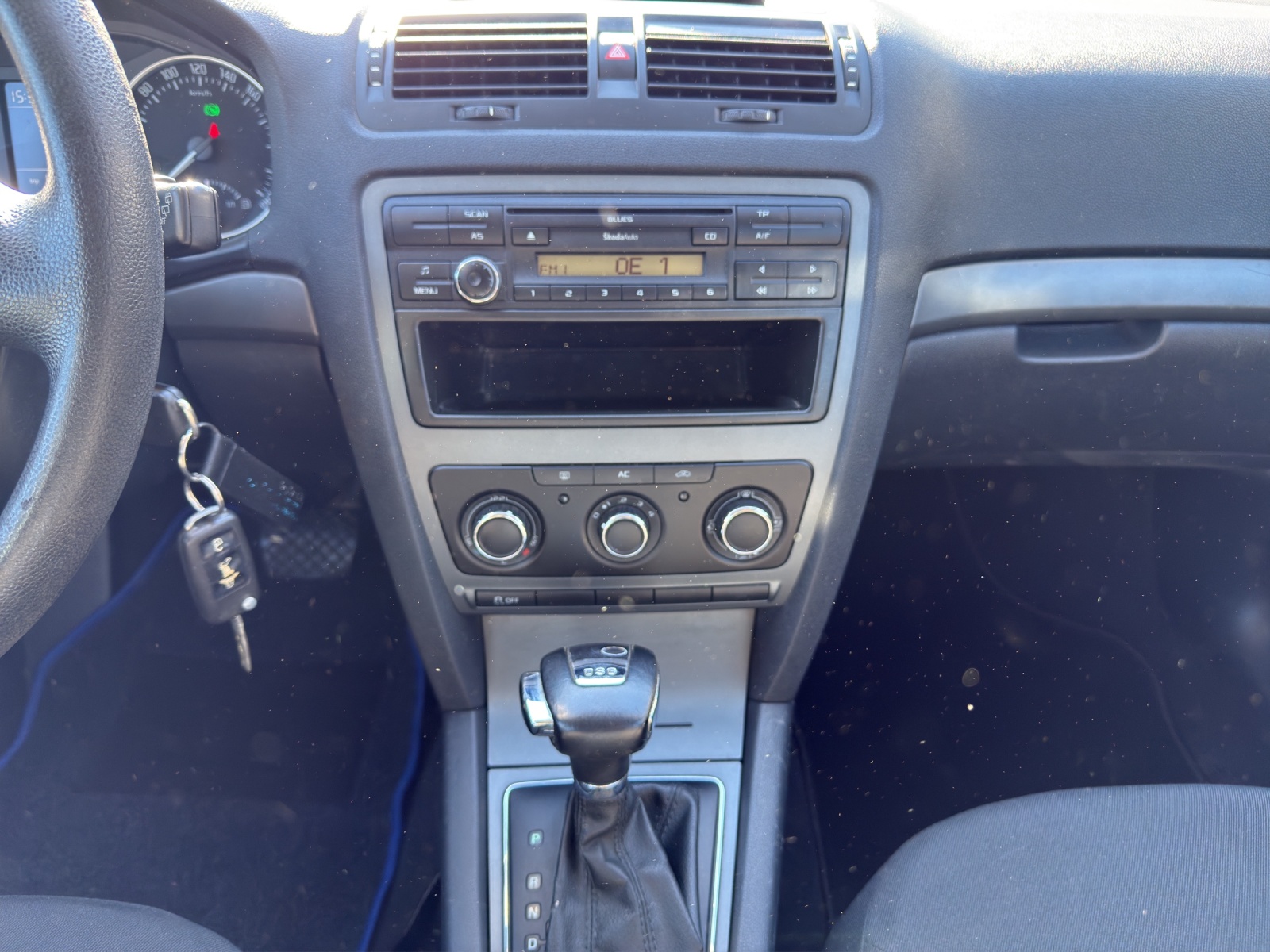 SKODA Octavia Combi 1.4 TSI Ambiente DSG-image-10