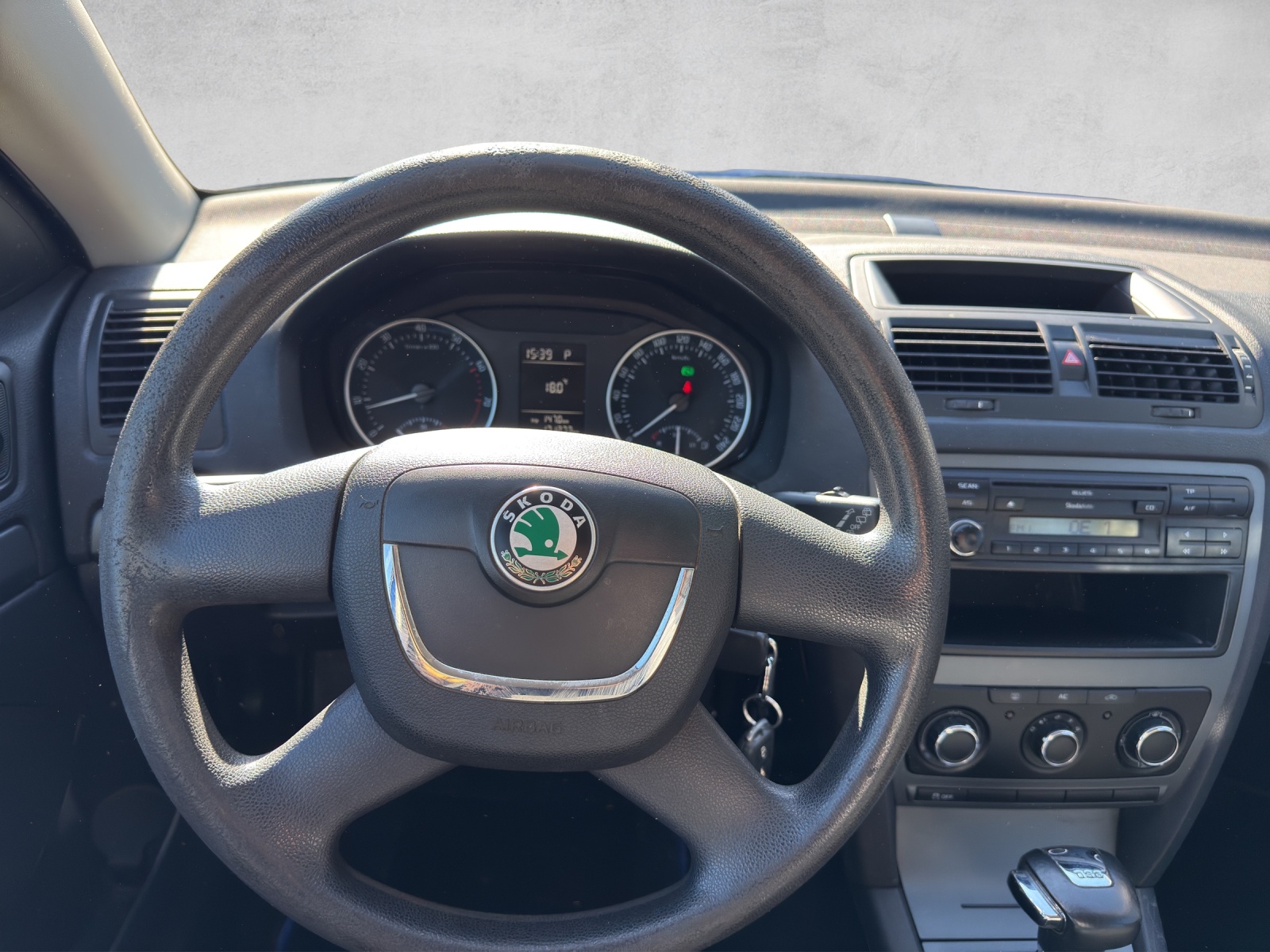 SKODA Octavia Combi 1.4 TSI Ambiente DSG-image-12