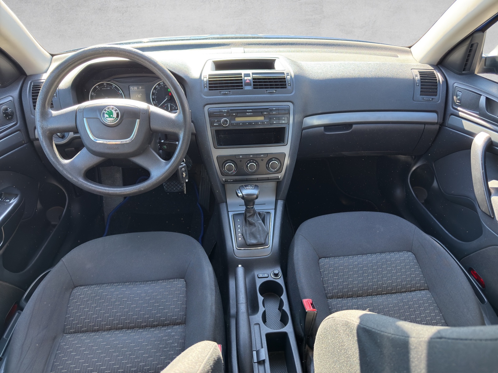SKODA Octavia Combi 1.4 TSI Ambiente DSG-image-9