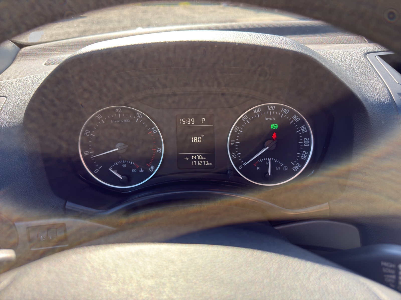 SKODA Octavia Combi 1.4 TSI Ambiente DSG-image-11