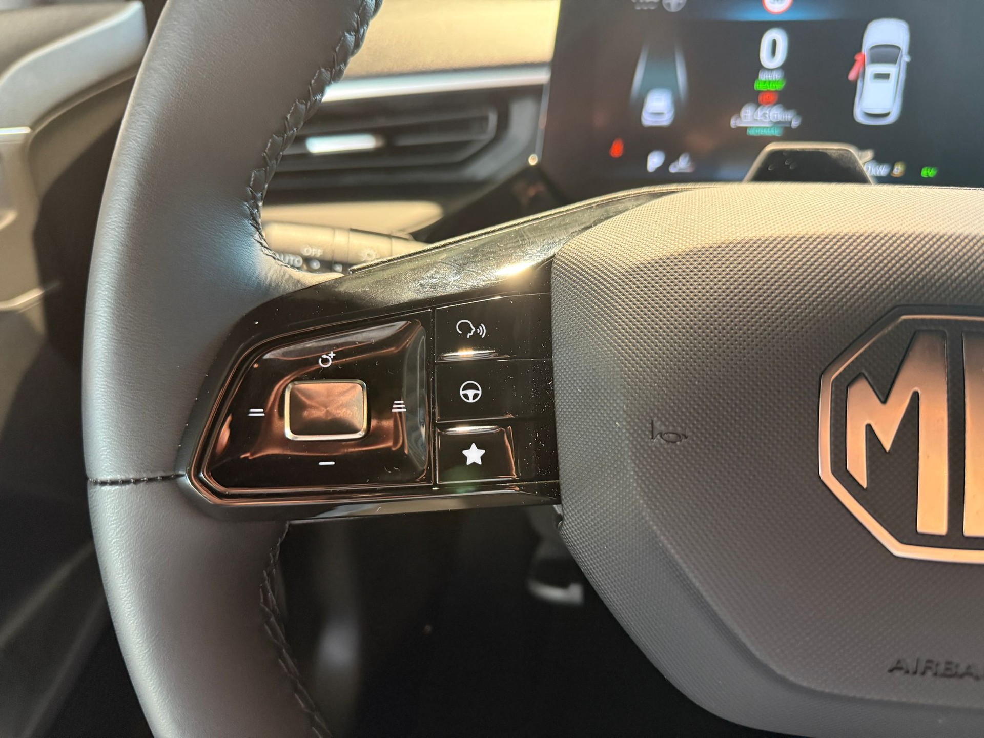 MG 3 1.5 Hybrid Luxury Aut.-image-11