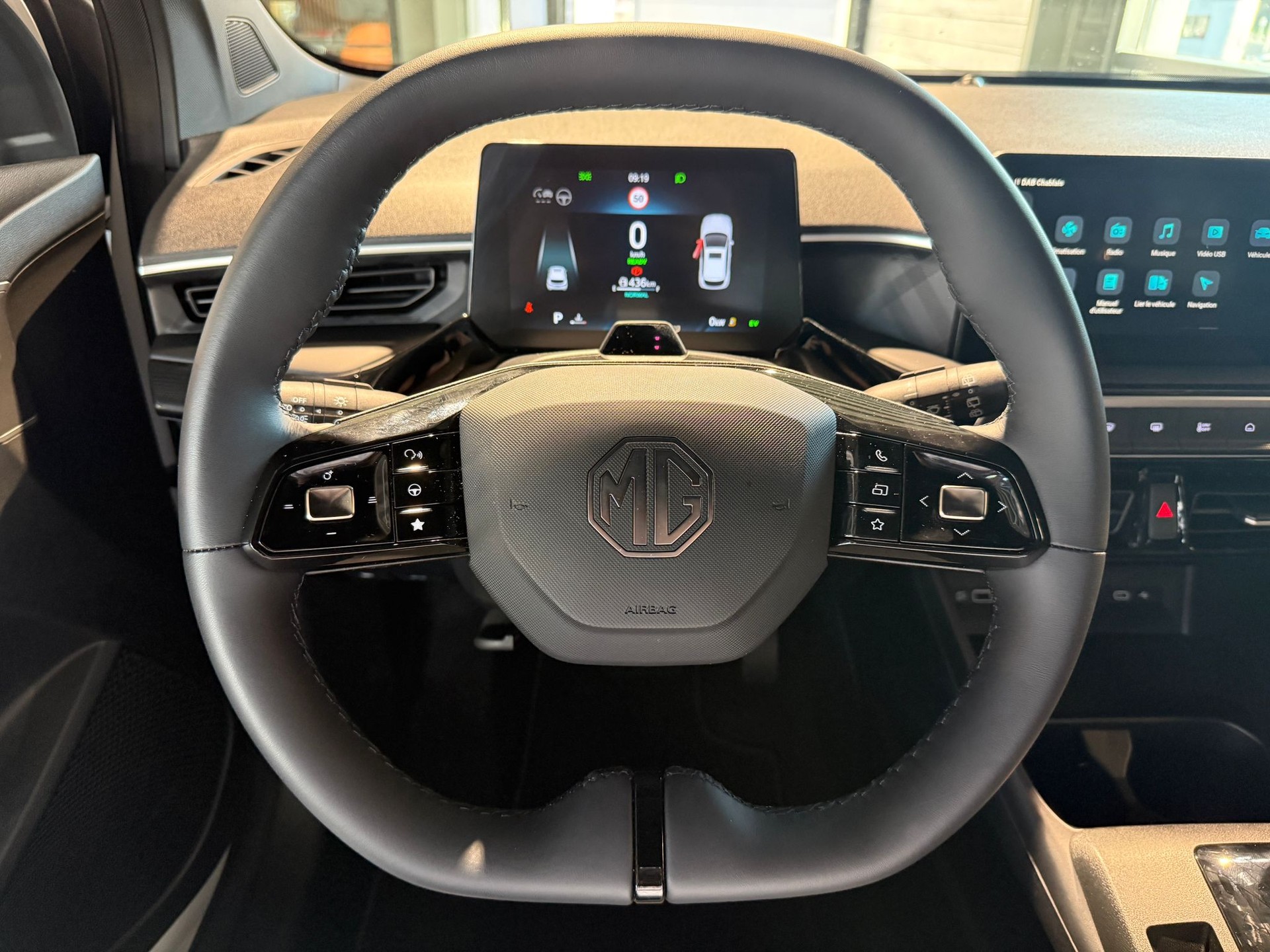 MG 3 1.5 Hybrid Luxury Aut.-image-10