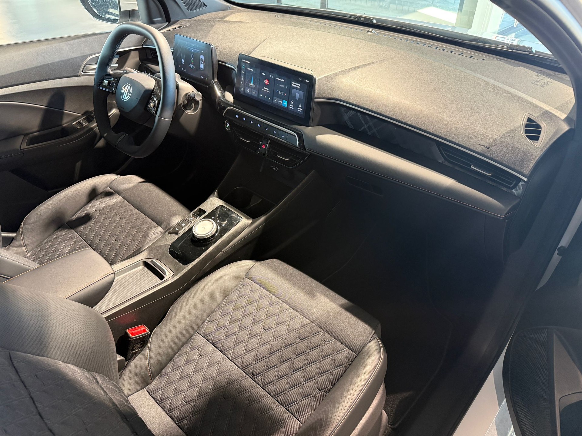 MG 3 1.5 Hybrid Luxury Aut.-image-7