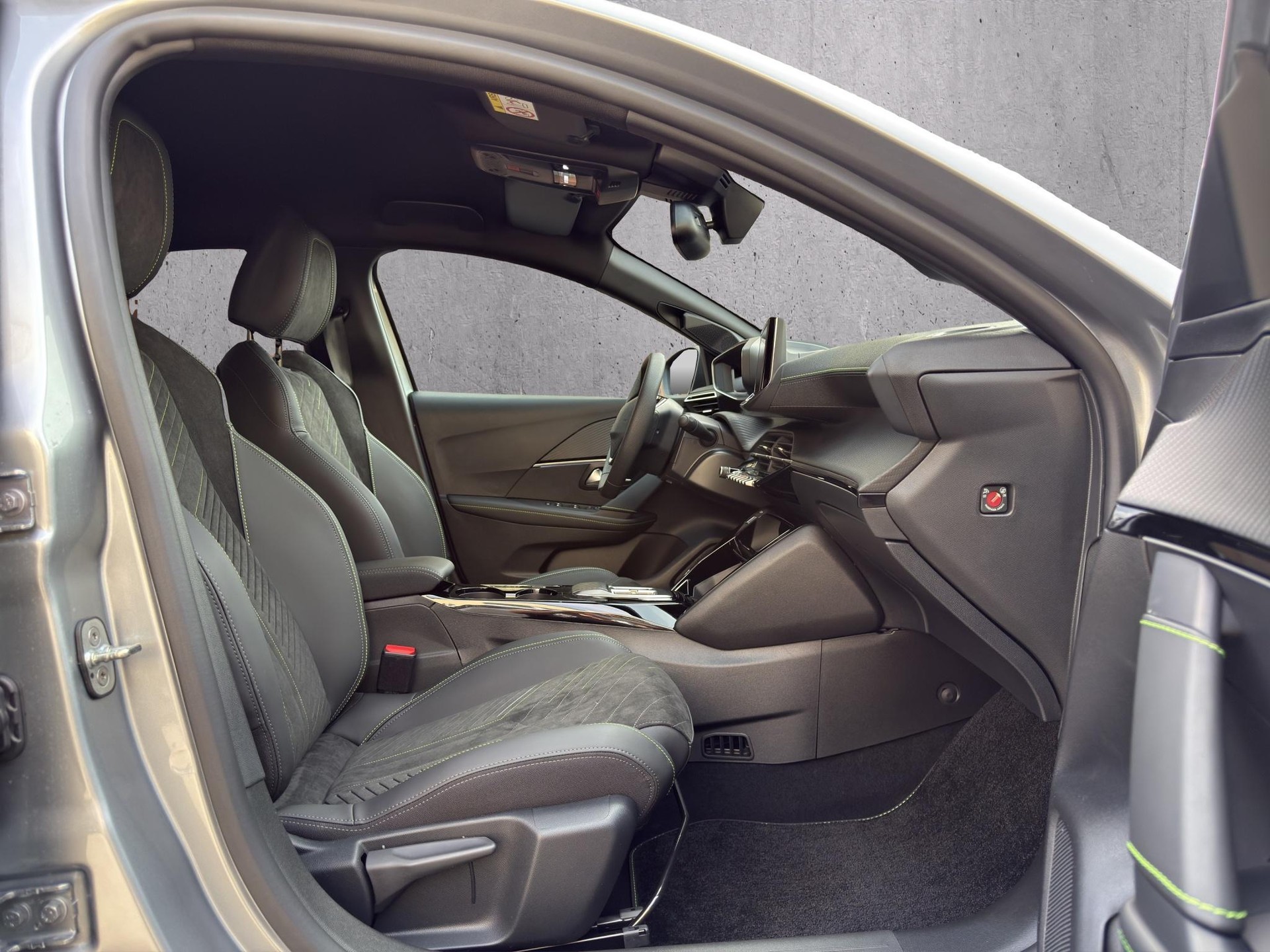 PEUGEOT 208 1.2 Hybrid 145 GT-image-17