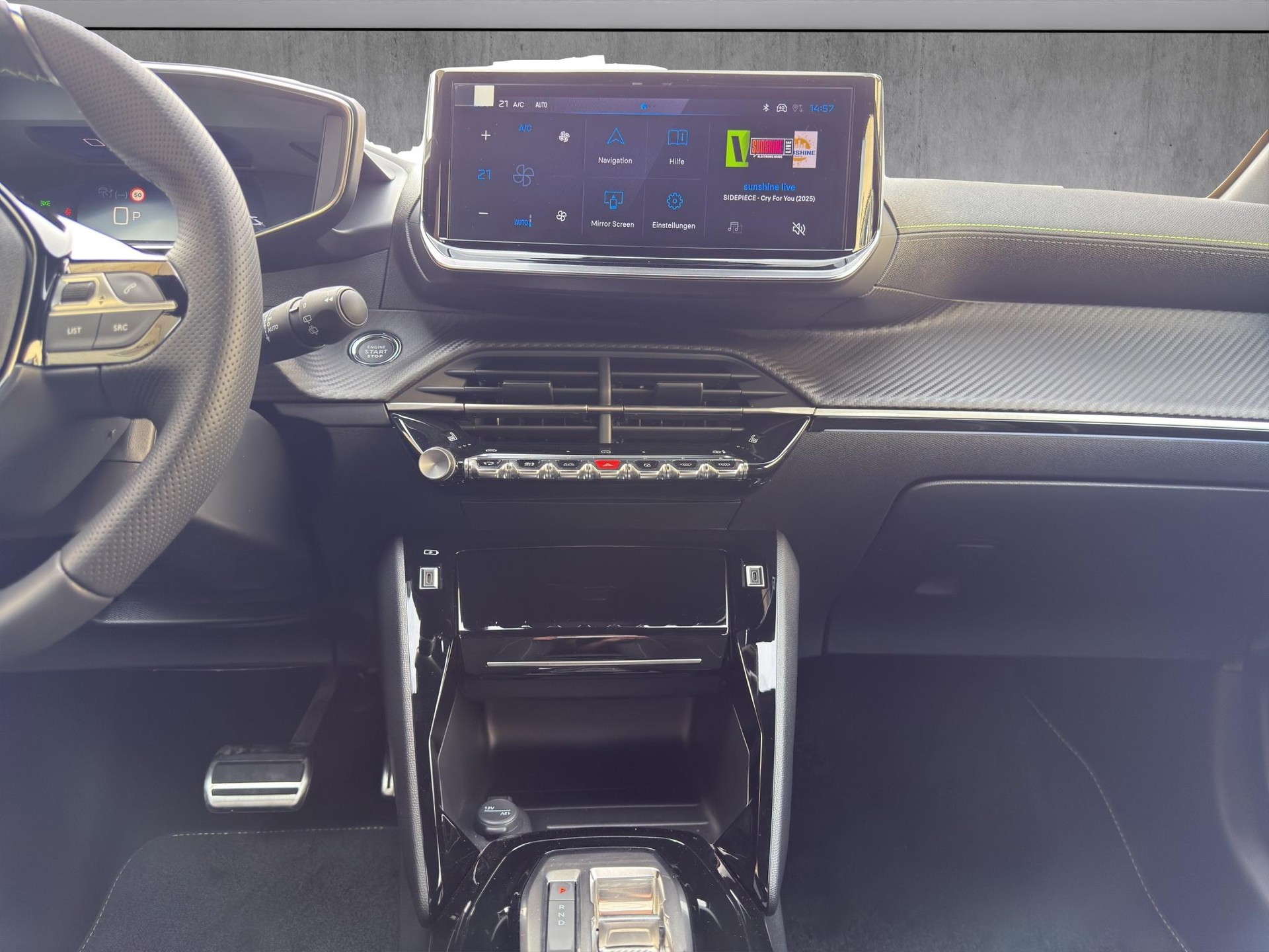 PEUGEOT 208 1.2 Hybrid 145 GT-image-13