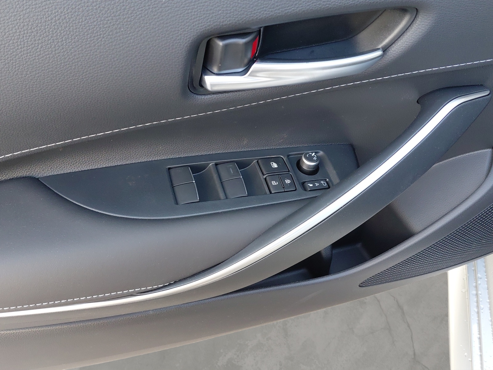 TOYOTA Corolla Touring Sports 2.0 HSD Swiss Edition-image-11