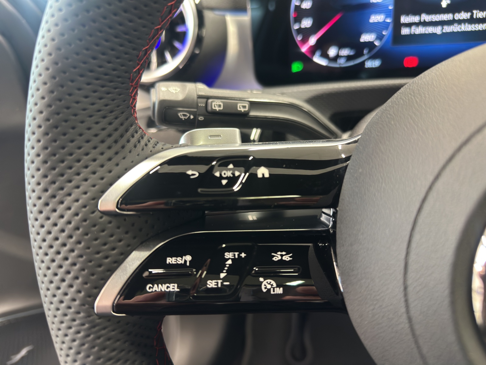 MERCEDES-BENZ A 200 Night Star 7G-DCT-image-15