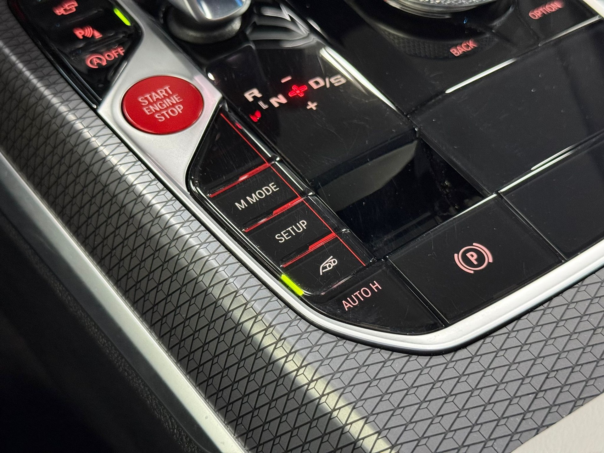 BMW M4 Coupé Competition M xDrive-image-25