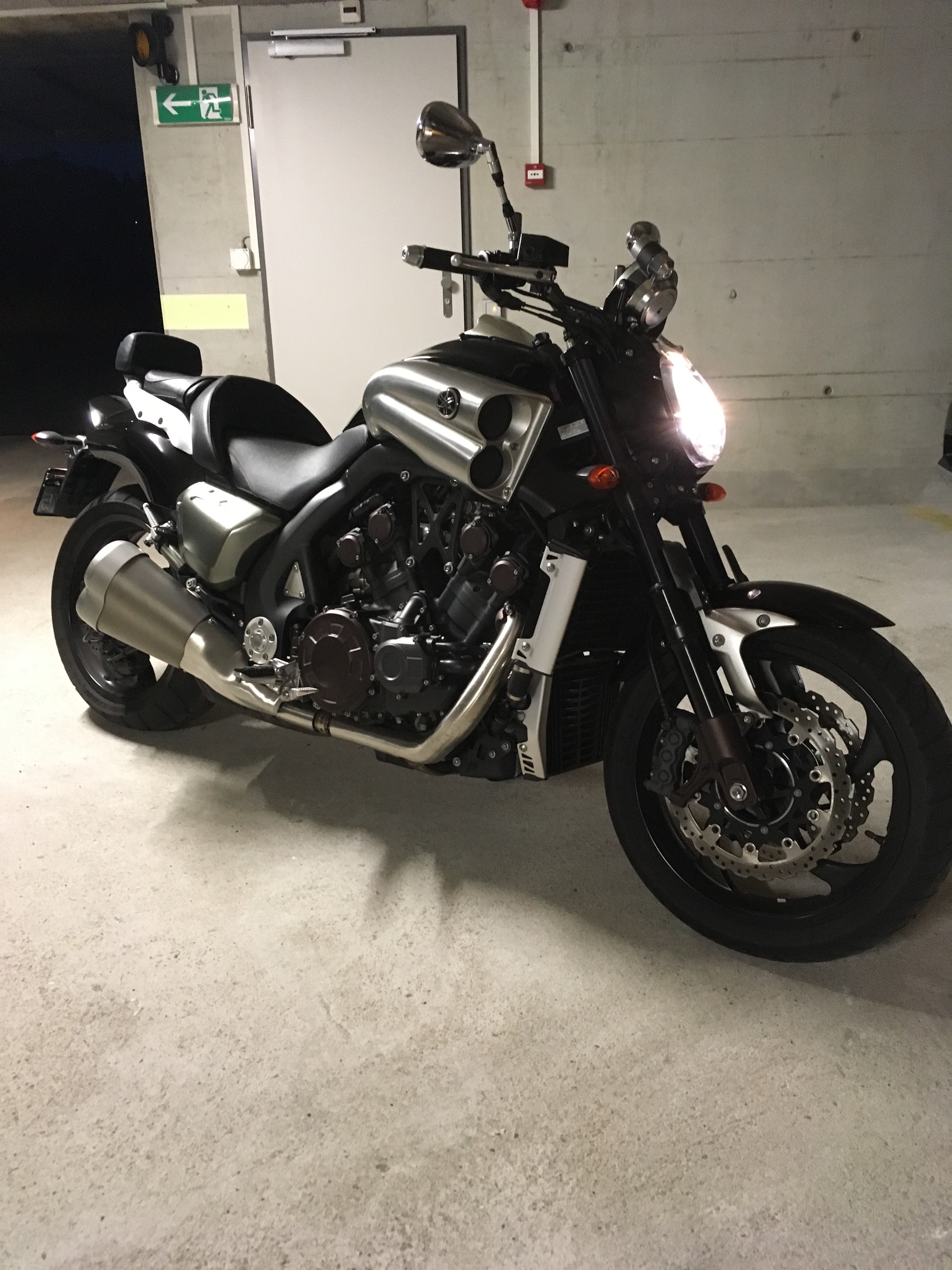 YAMAHA V-MAX